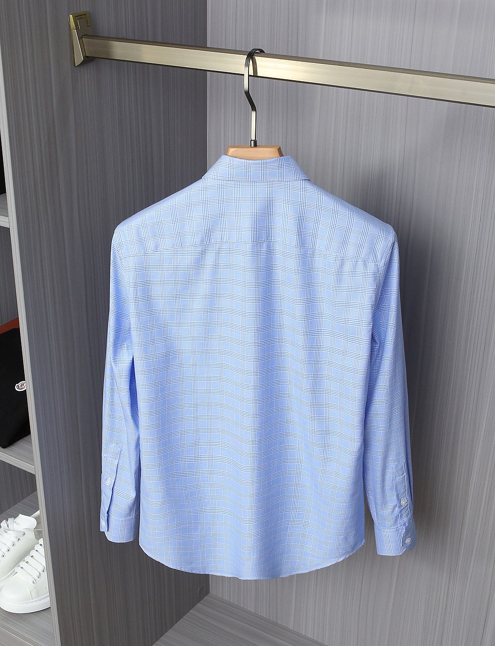新品KITON家纯手工艺出品最新春夏格子衬衫款香港贸易公司渠道为顶级人士打造量身定制的服装专柜同款！一个