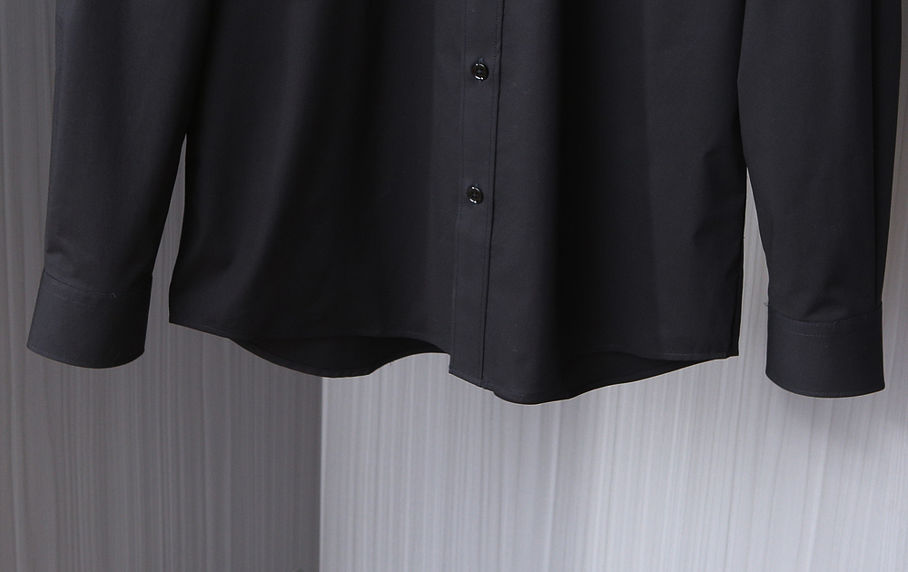 新品亚历山大.麦昆24春夏男士最新时装款衬衫香港洋行渠道货明星级人气限量单品专柜同款销售！此款衬衫整体的