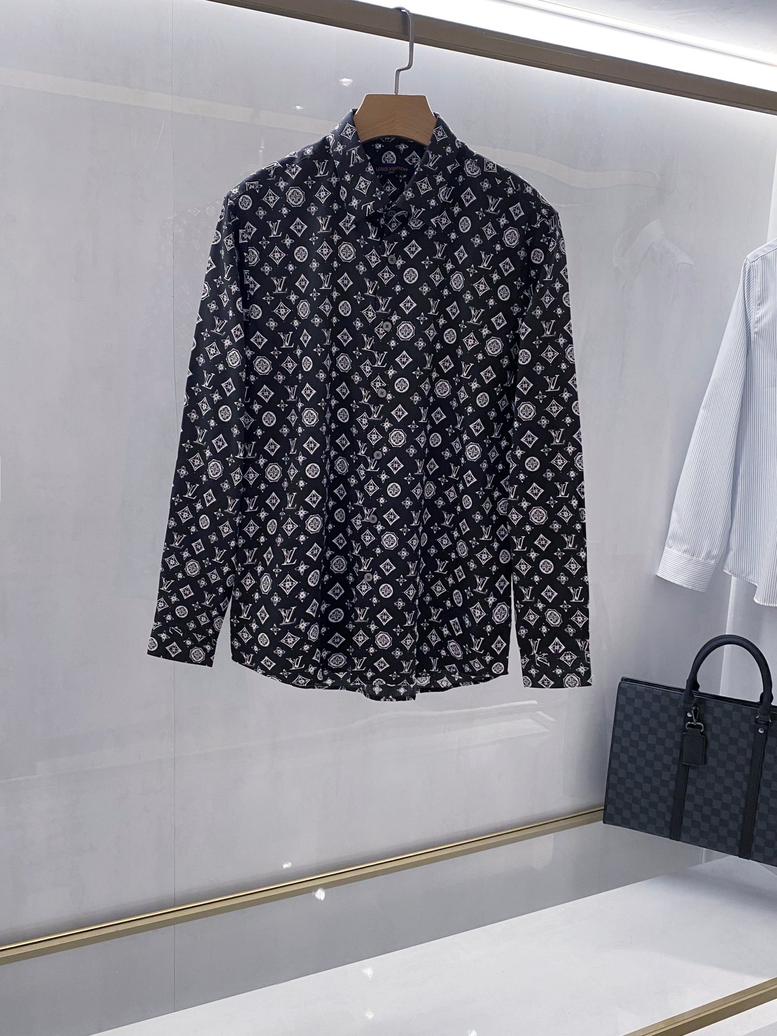 P672 SHIRT SCALE - 图片 1