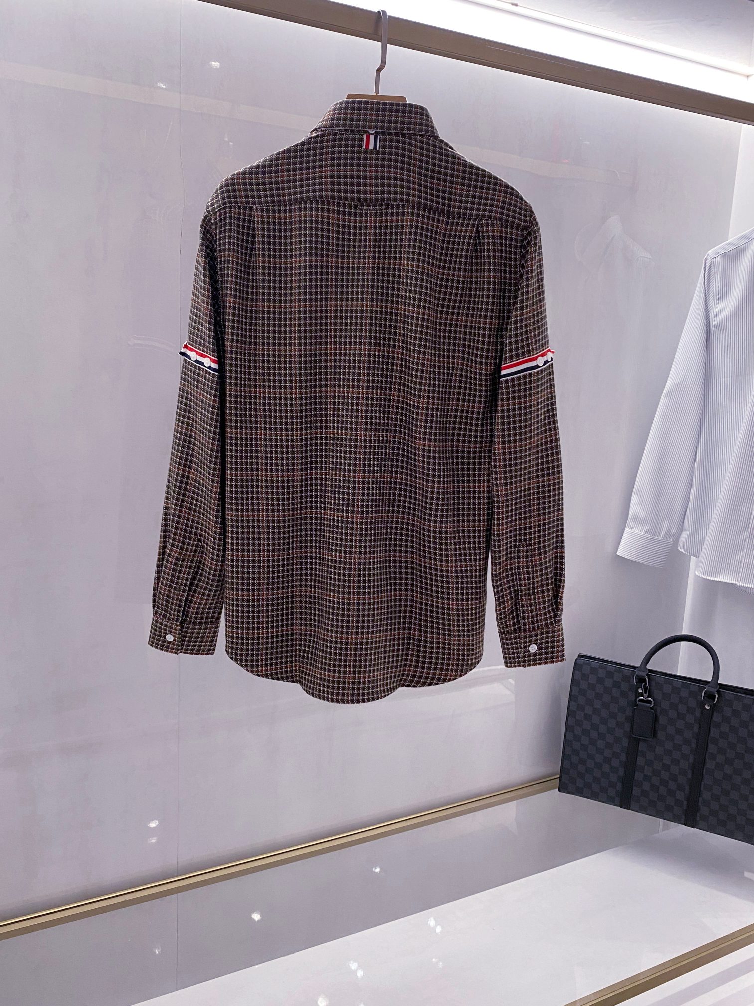 P672 SHIRT SCALE - 图片 2