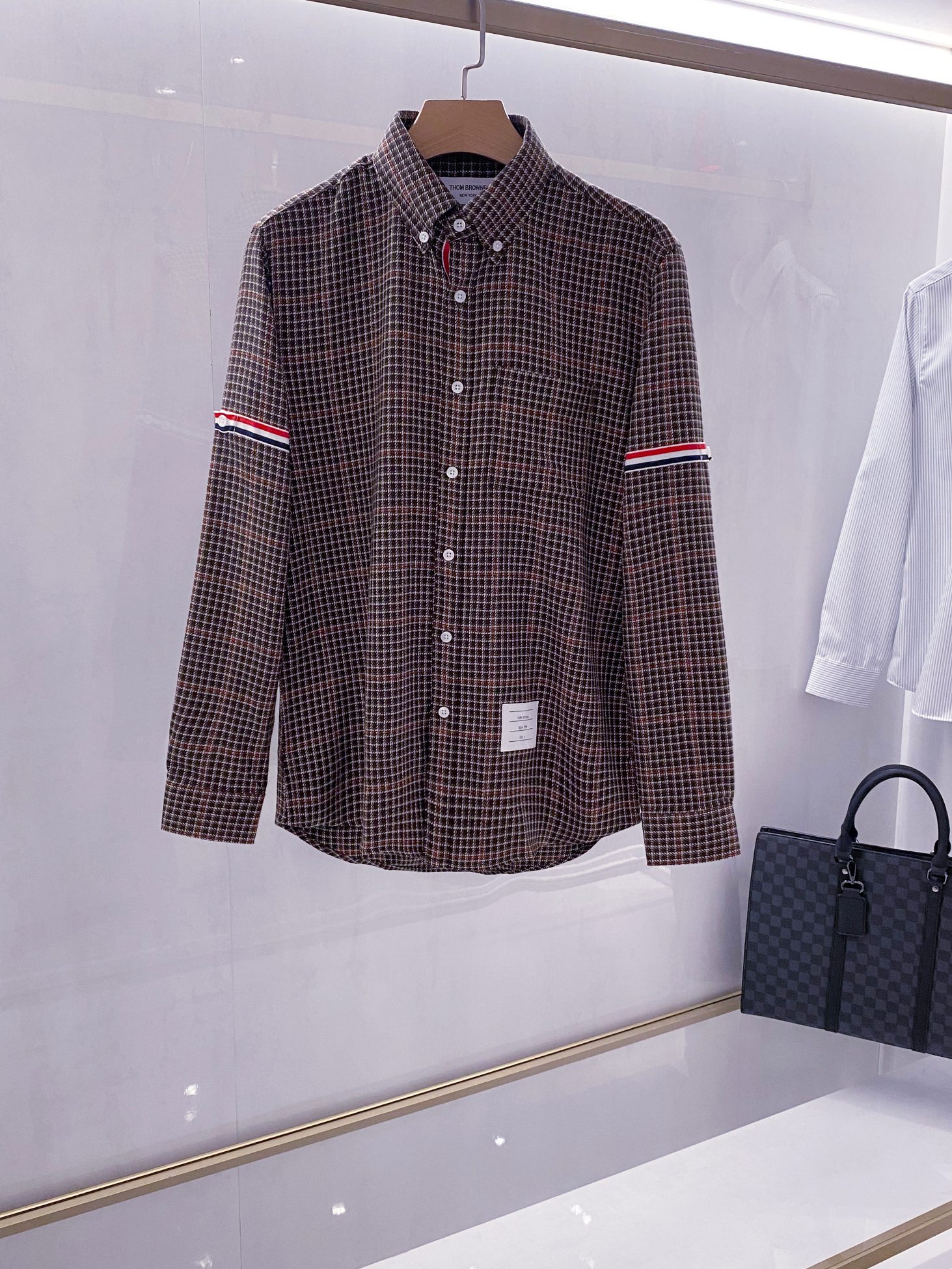 P672 SHIRT SCALE - 图片 1