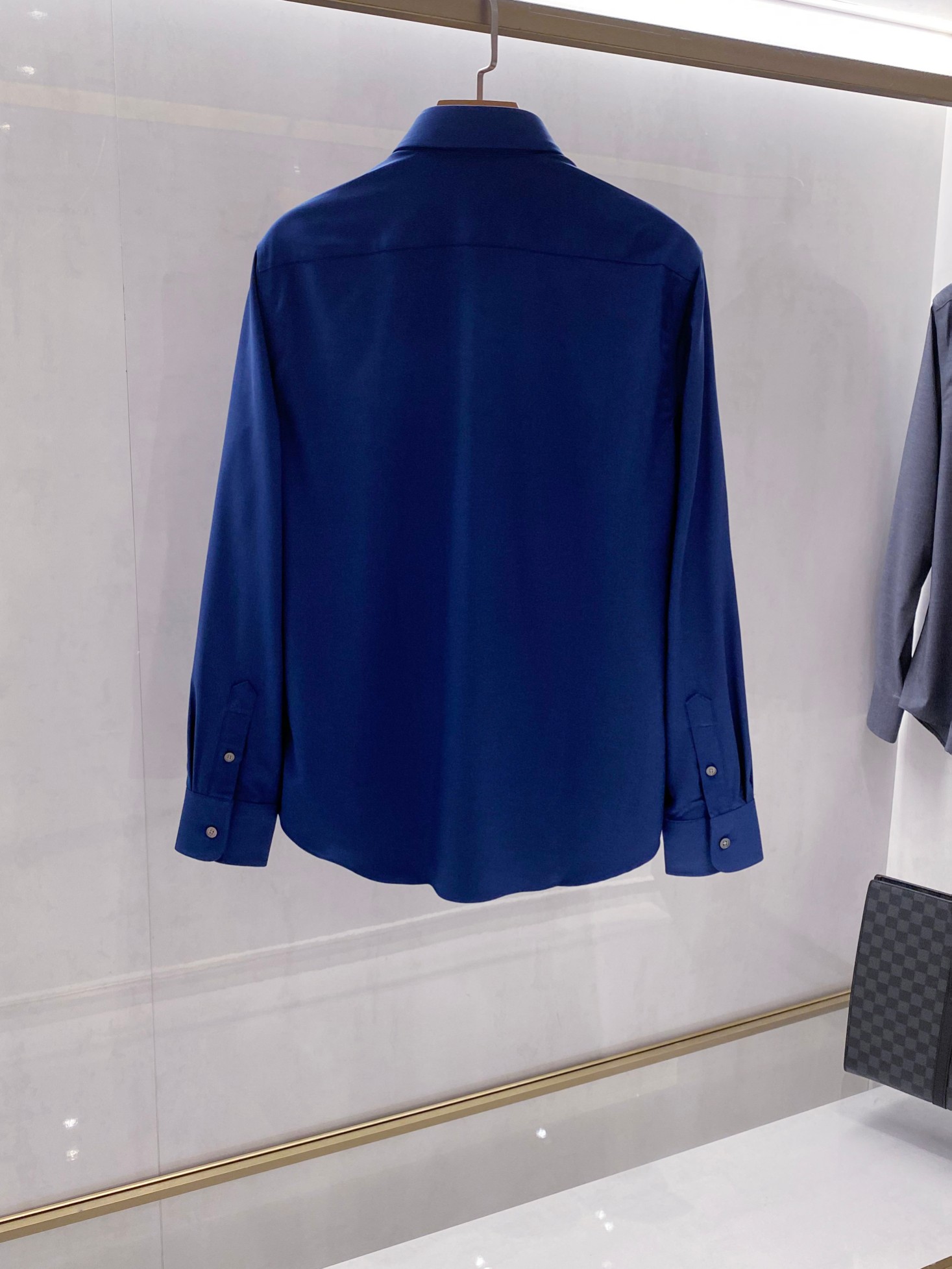 Alternative view of Shirt 09847