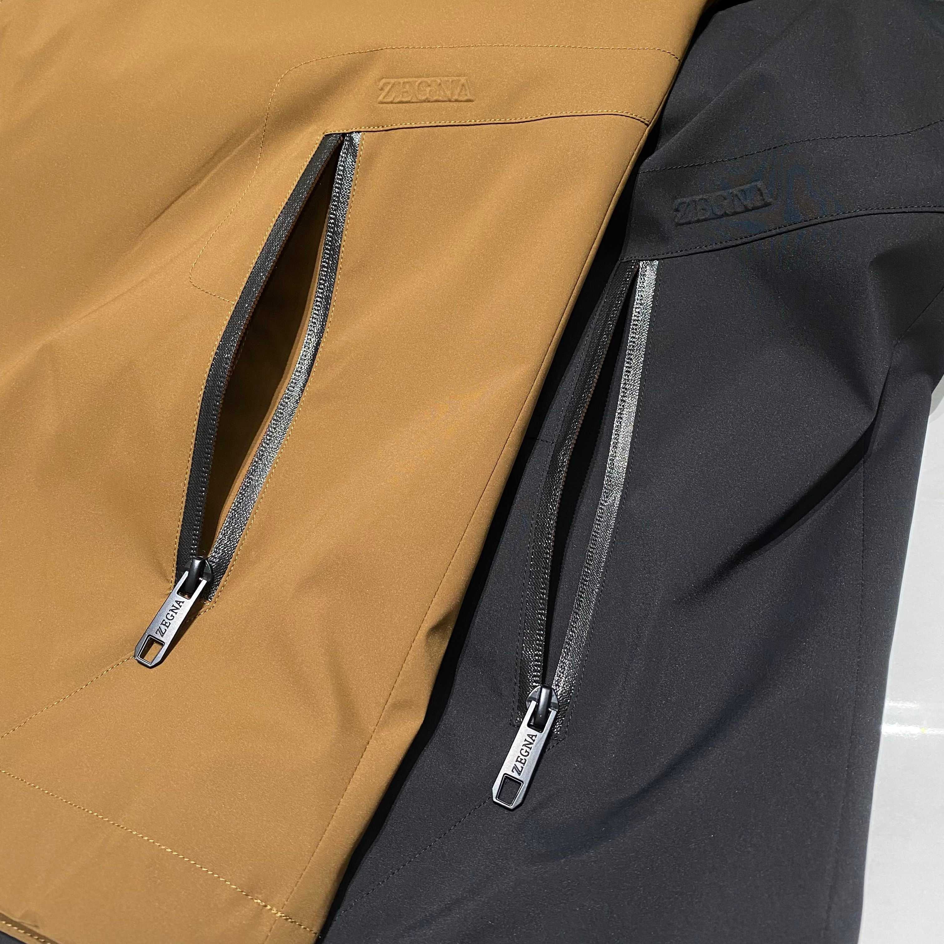 【御寒亦需型格｜EZ家多功能夹棉夹克细节鉴赏】从刺绣字体的倾斜角度到魔术贴的阻尼质感，这件夹克将杰尼亚对