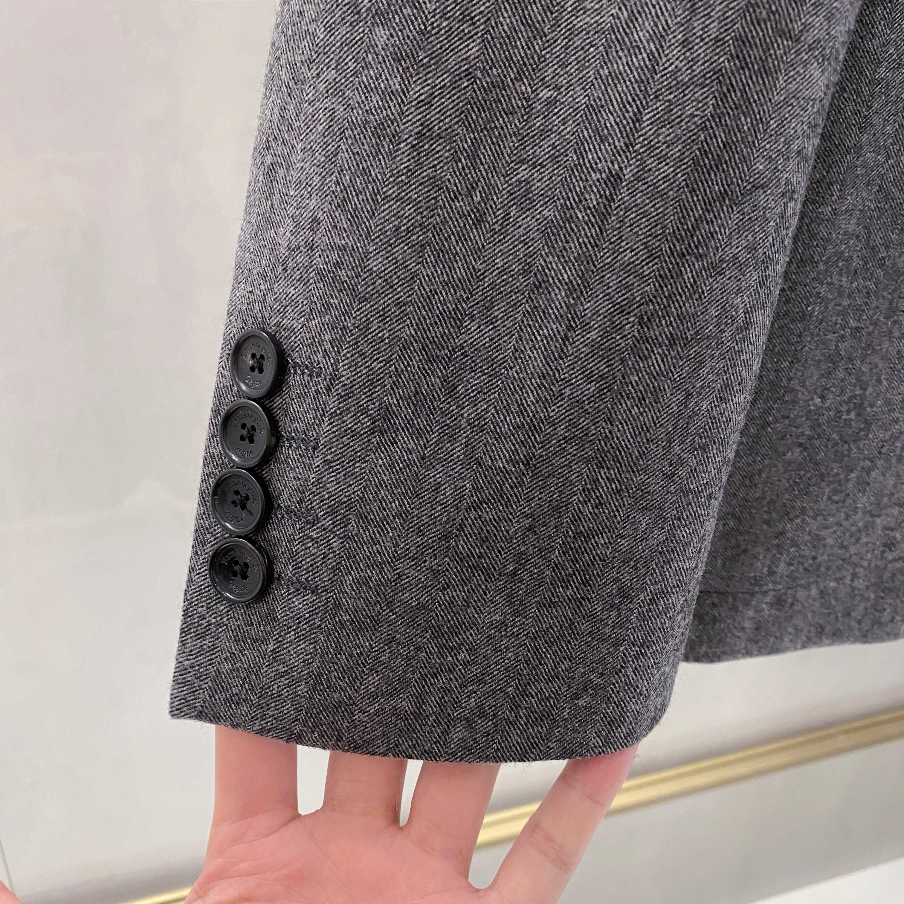 Zegna Men's High Performance Wool Suit, Modern Gentleman Style, Gray and Blue 11 a1760451392911 5713