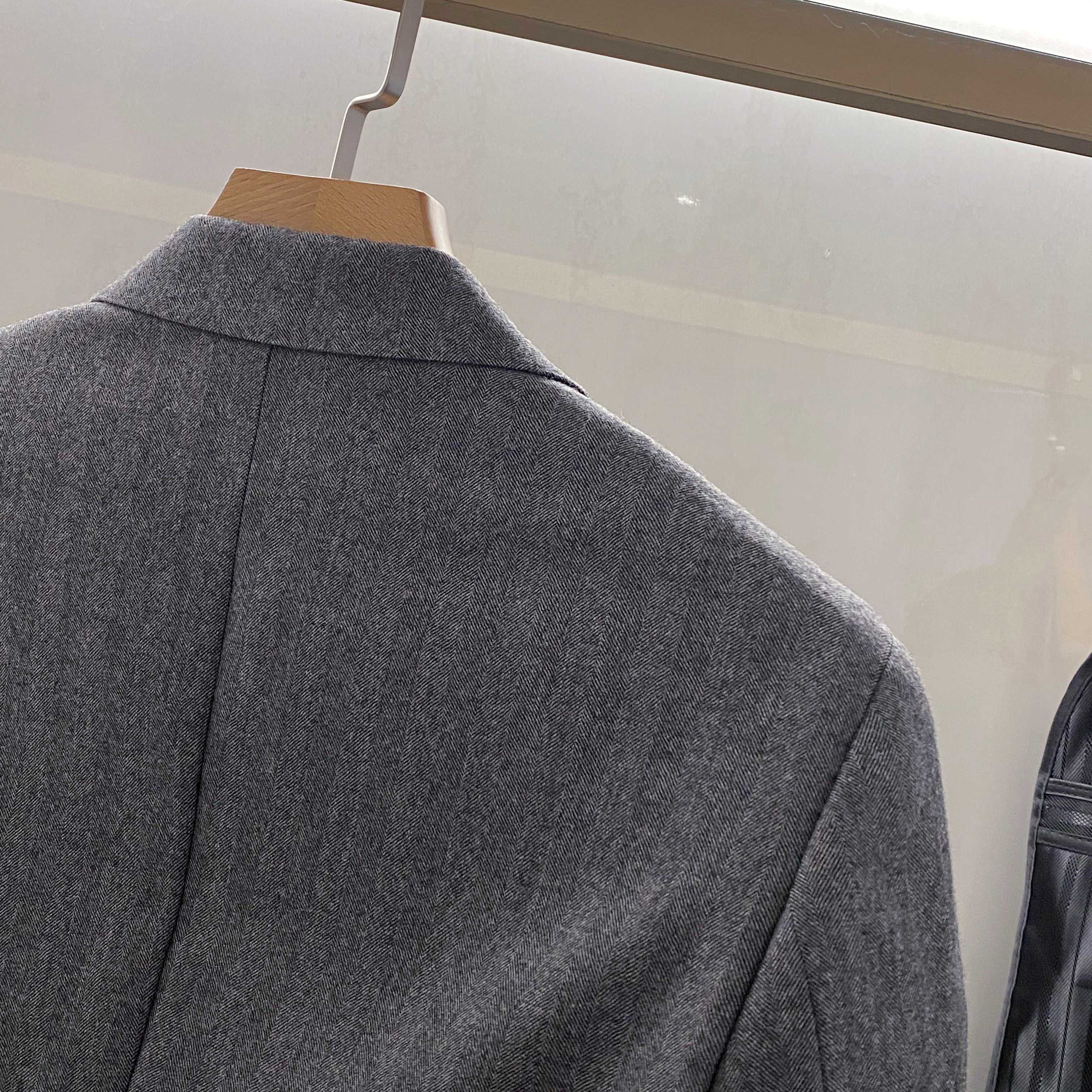 Zegna Men's High Performance Wool Suit, Modern Gentleman Style, Gray and Blue 13 a1760451401223 8714