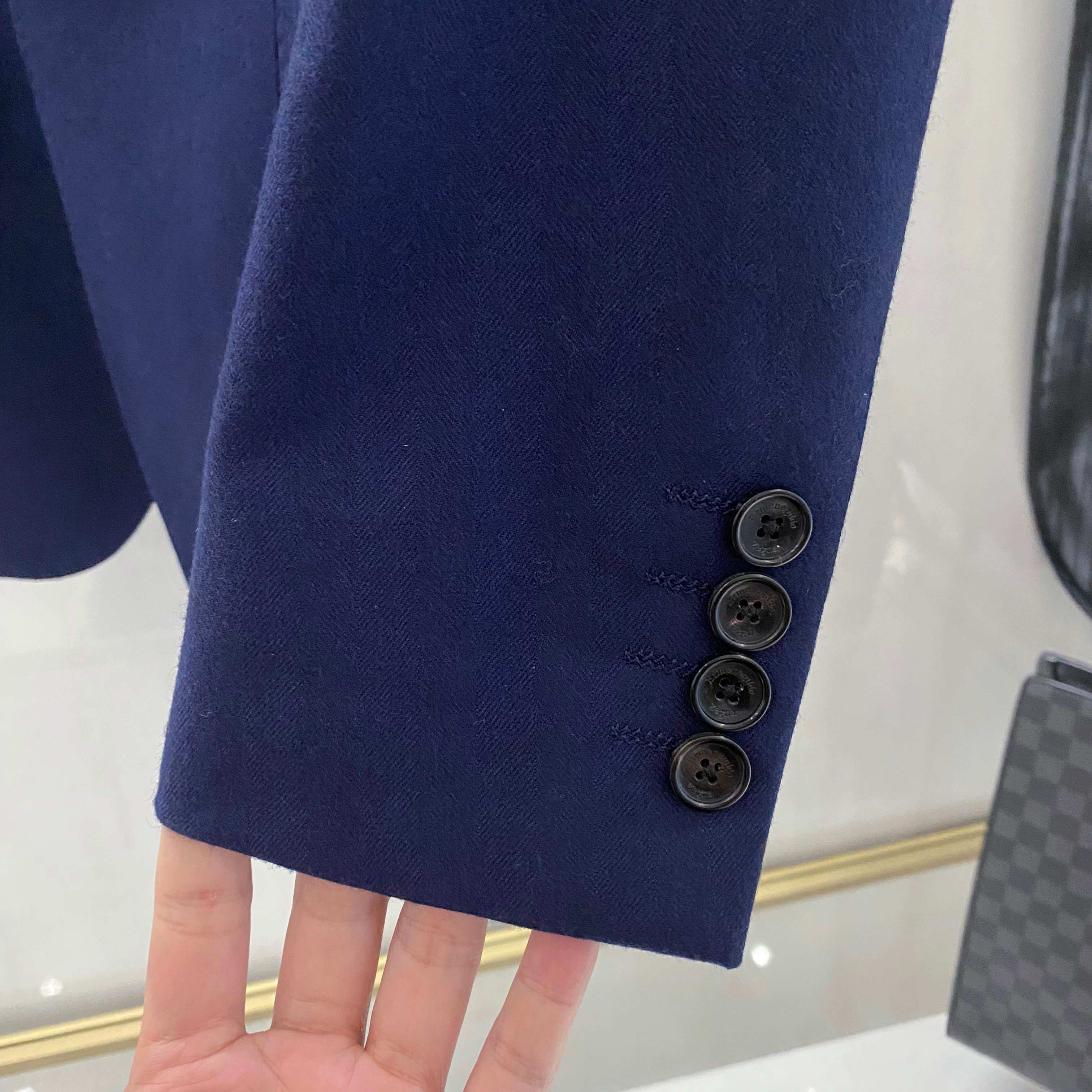 חליפת צמר לגבר של Zegna - עיצוב מודרני ונוחות בלתי מתפשרת 11 a1760452373334 1234