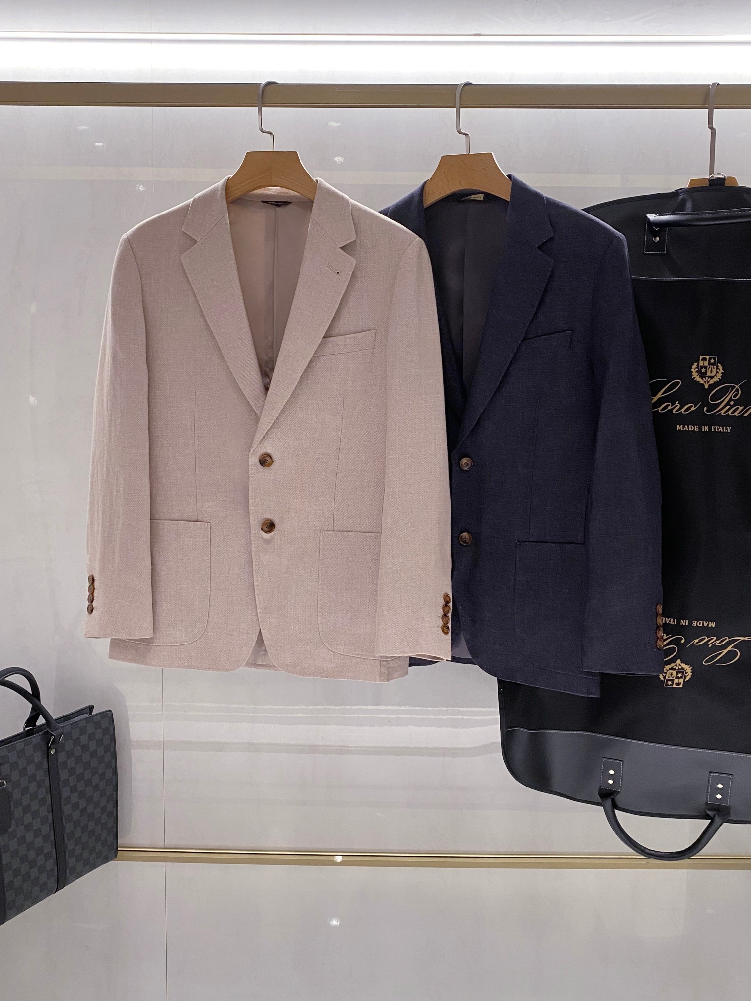 Loro Piana سترة رجالية من الكتان بتصميم مريح وأنيق