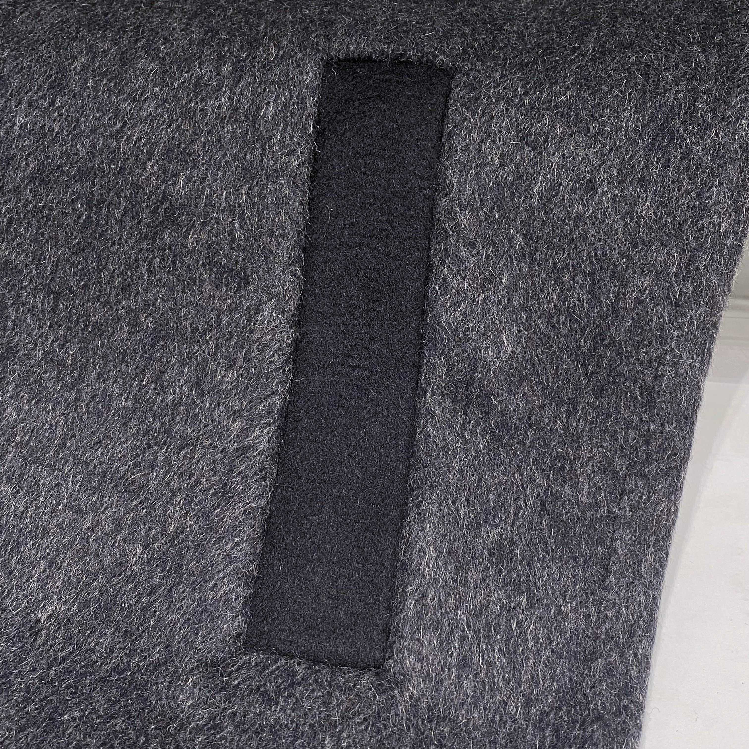 【典藏臻品】爱*仕秋冬季最新中长款羊毛大衣｜深灰美学，细节成就非凡】顶级羊毛质感：深灰色羊毛面料呈现细腻