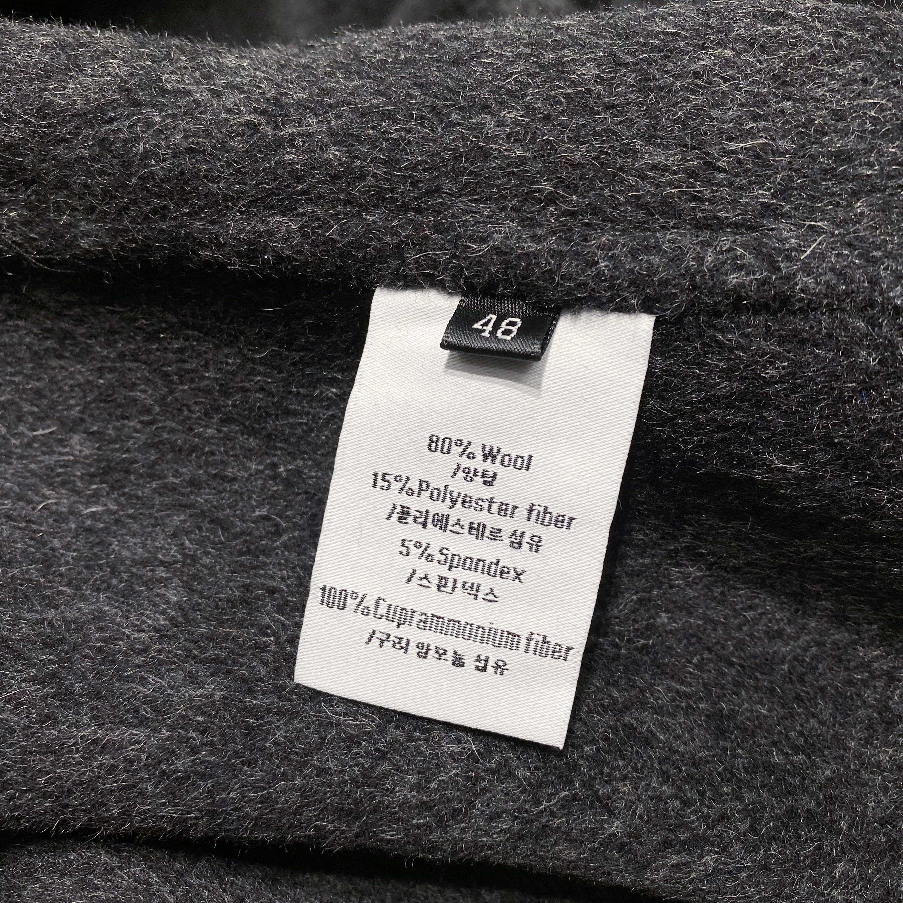 【典藏臻品】爱*仕秋冬季最新中长款羊毛大衣｜深灰美学，细节成就非凡】顶级羊毛质感：深灰色羊毛面料呈现细腻