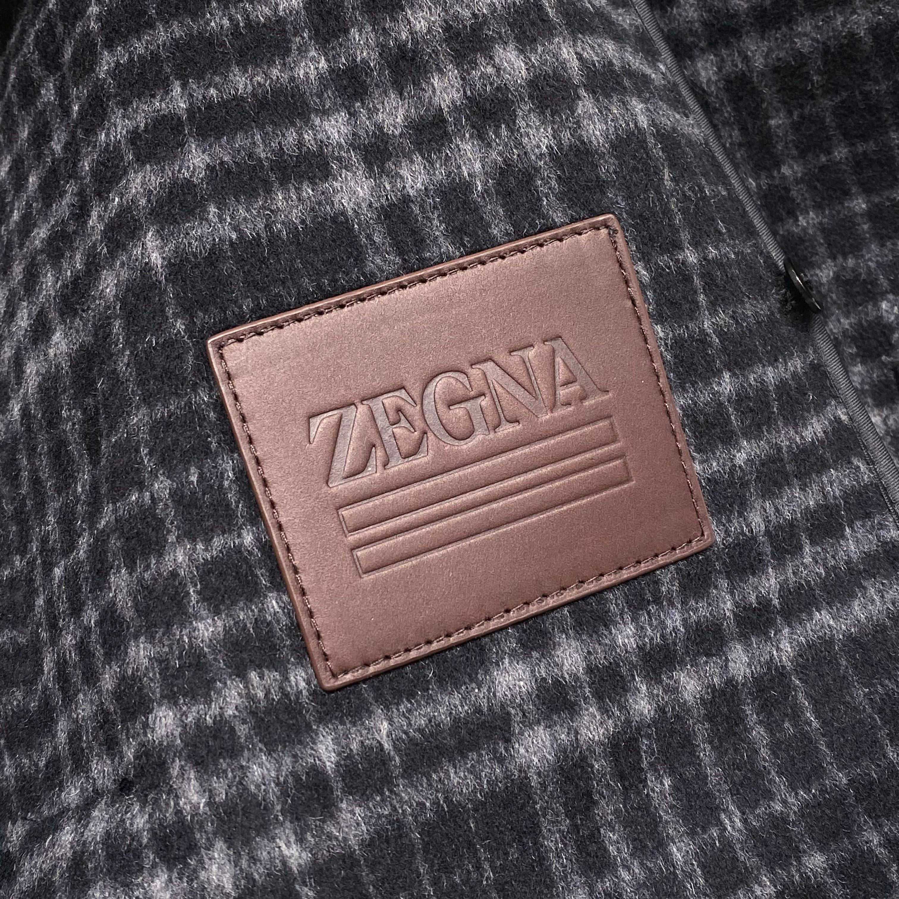 【典藏臻品】EZ家男士羊毛羽绒大衣｜意式格纹诠释摩登冬序】- 双重保暖系统：经典格纹与实用主义的融合外在