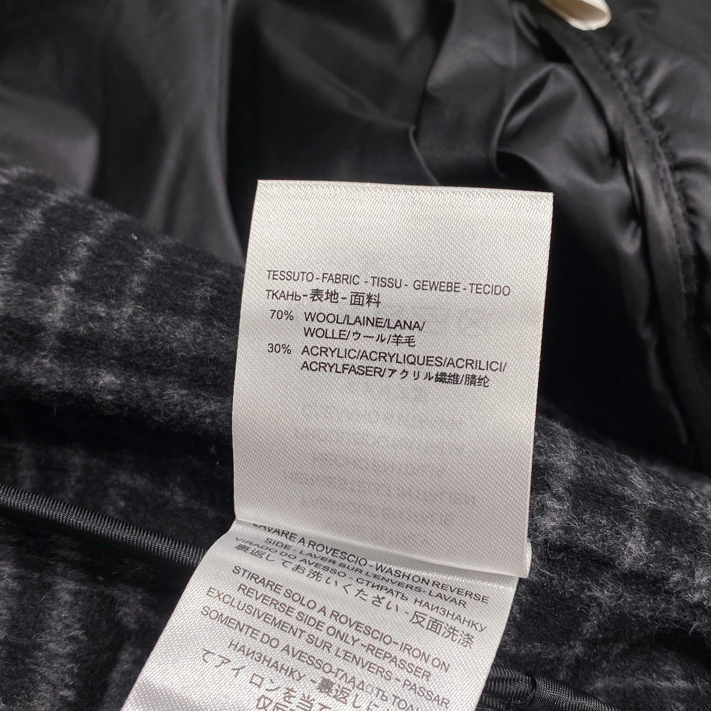 【典藏臻品】EZ家男士羊毛羽绒大衣｜意式格纹诠释摩登冬序】- 双重保暖系统：经典格纹与实用主义的融合外在