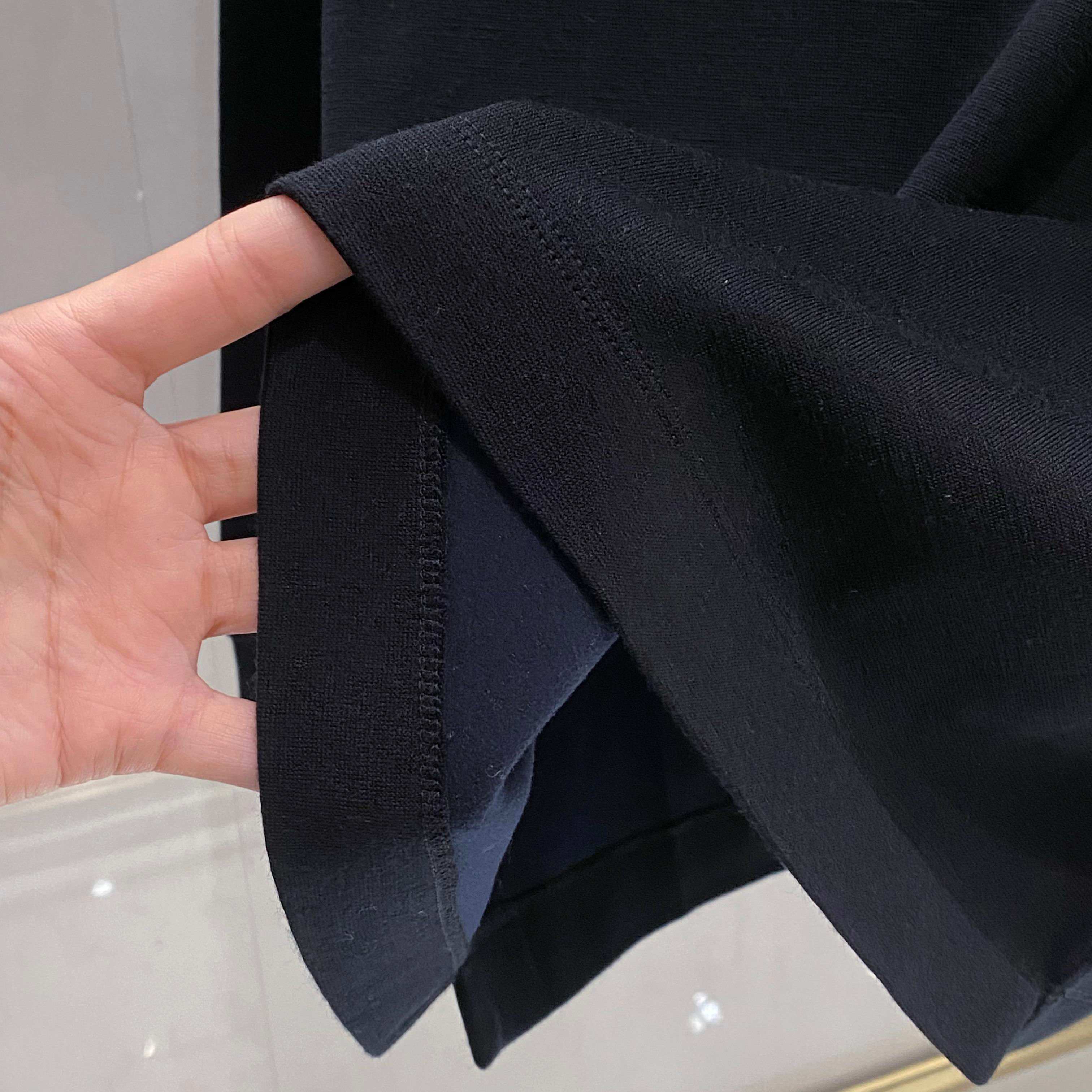 【EZ家最新POLO领羊毛衫 | 意式优雅的织理宣言】当托斯卡纳的阳光融入纱线，便织就了这款Polo领羊