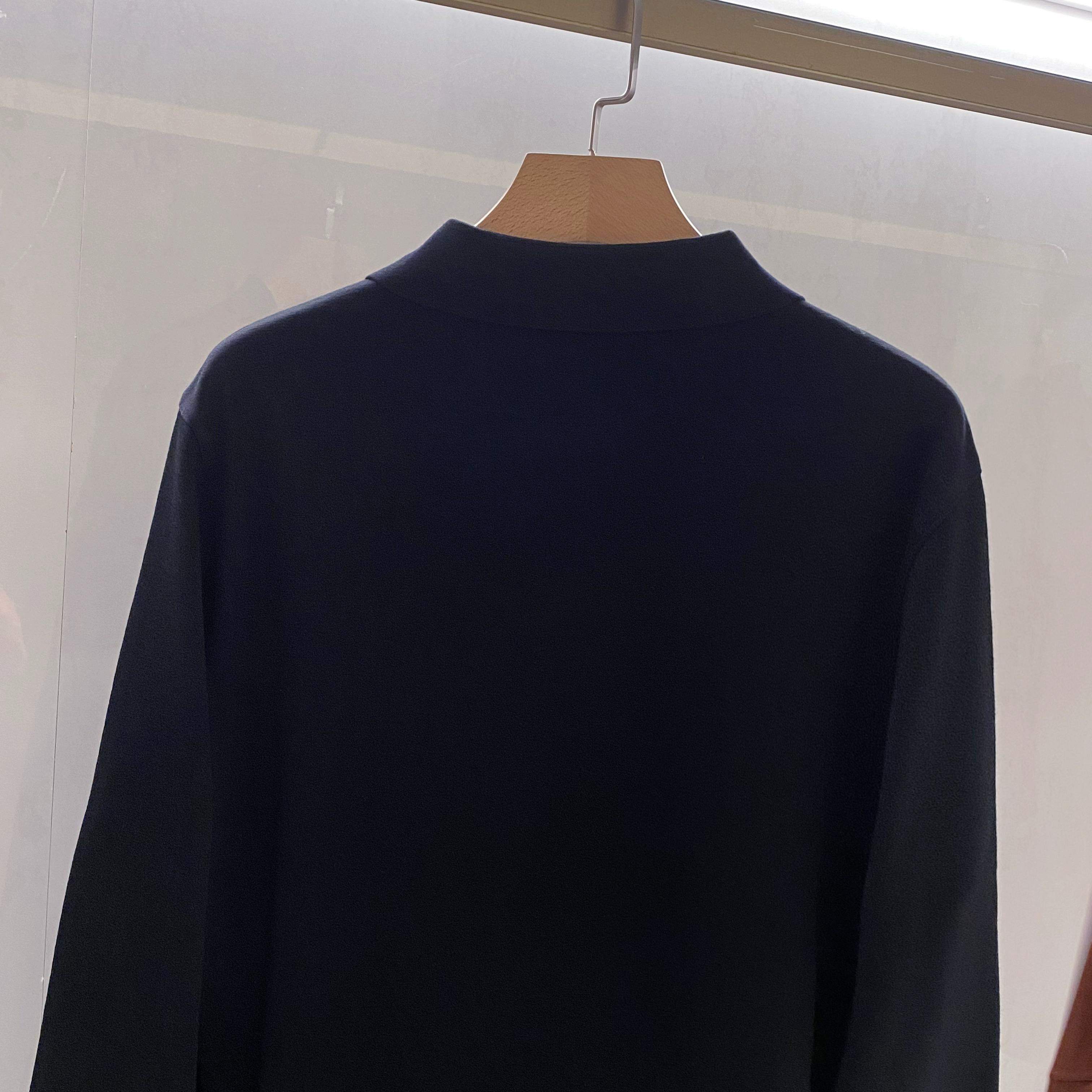 【EZ家最新POLO领羊毛衫 | 意式优雅的织理宣言】当托斯卡纳的阳光融入纱线，便织就了这款Polo领羊