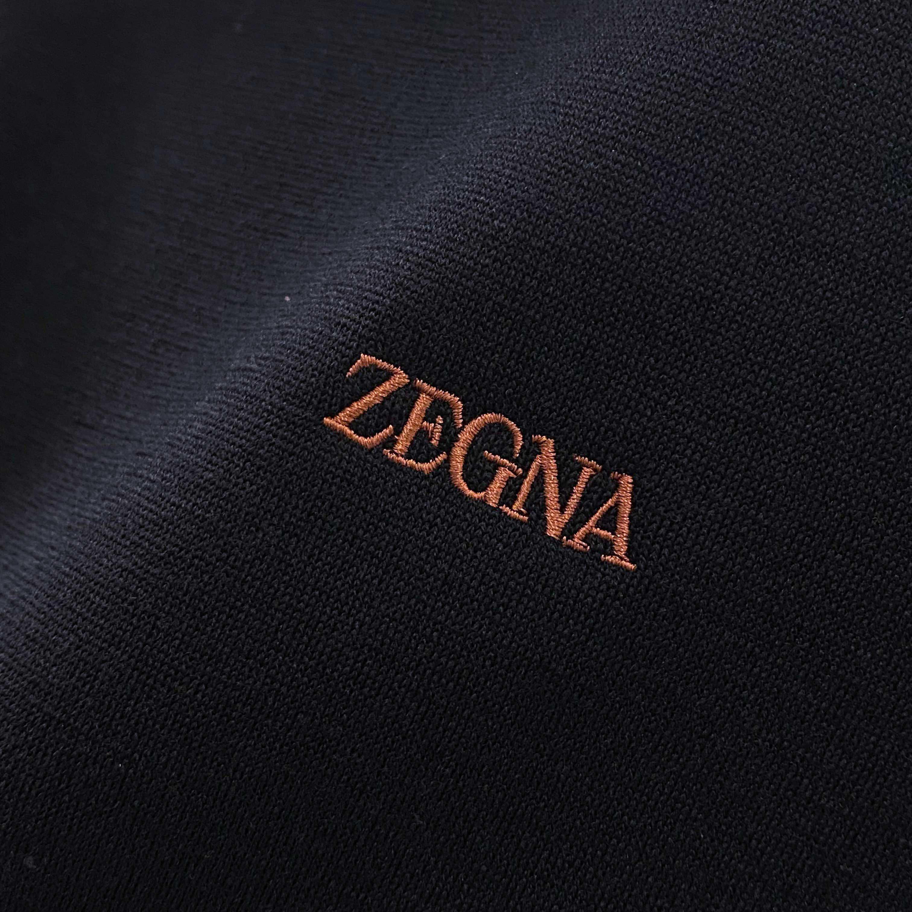 【EZ家最新POLO领羊毛衫 | 意式优雅的织理宣言】当托斯卡纳的阳光融入纱线，便织就了这款Polo领羊