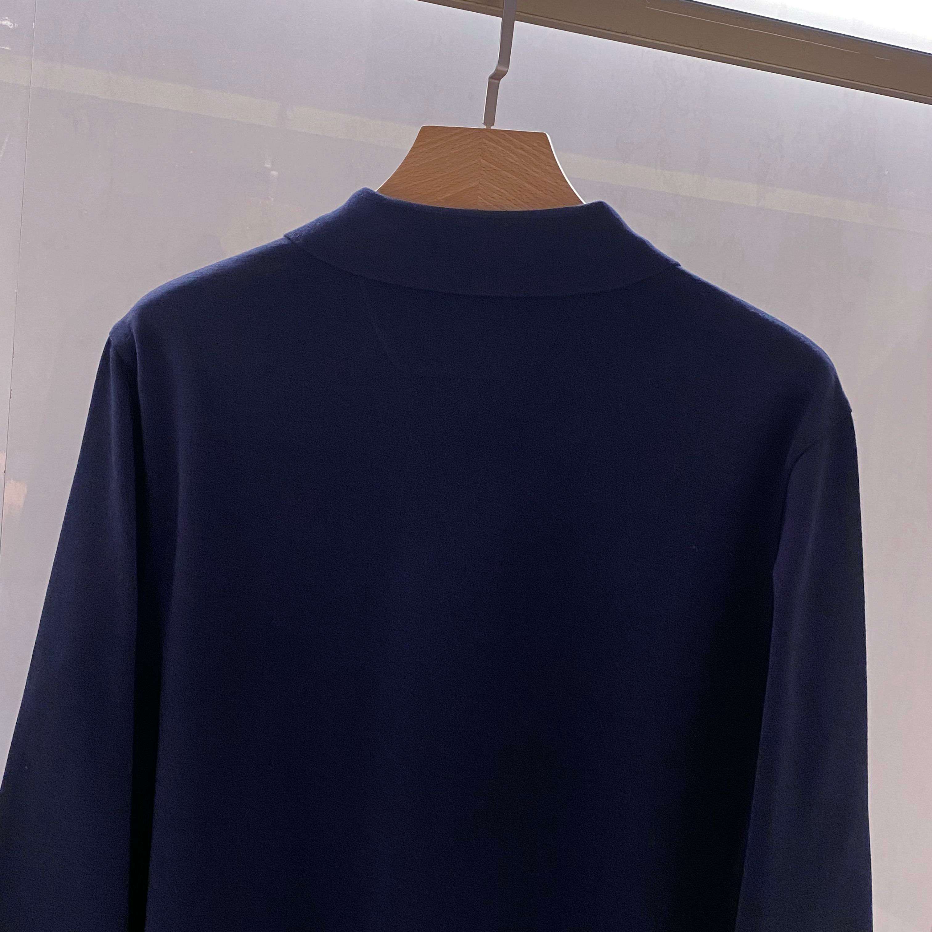 【EZ家最新POLO领羊毛衫 | 意式优雅的织理宣言】当托斯卡纳的阳光融入纱线，便织就了这款Polo领羊