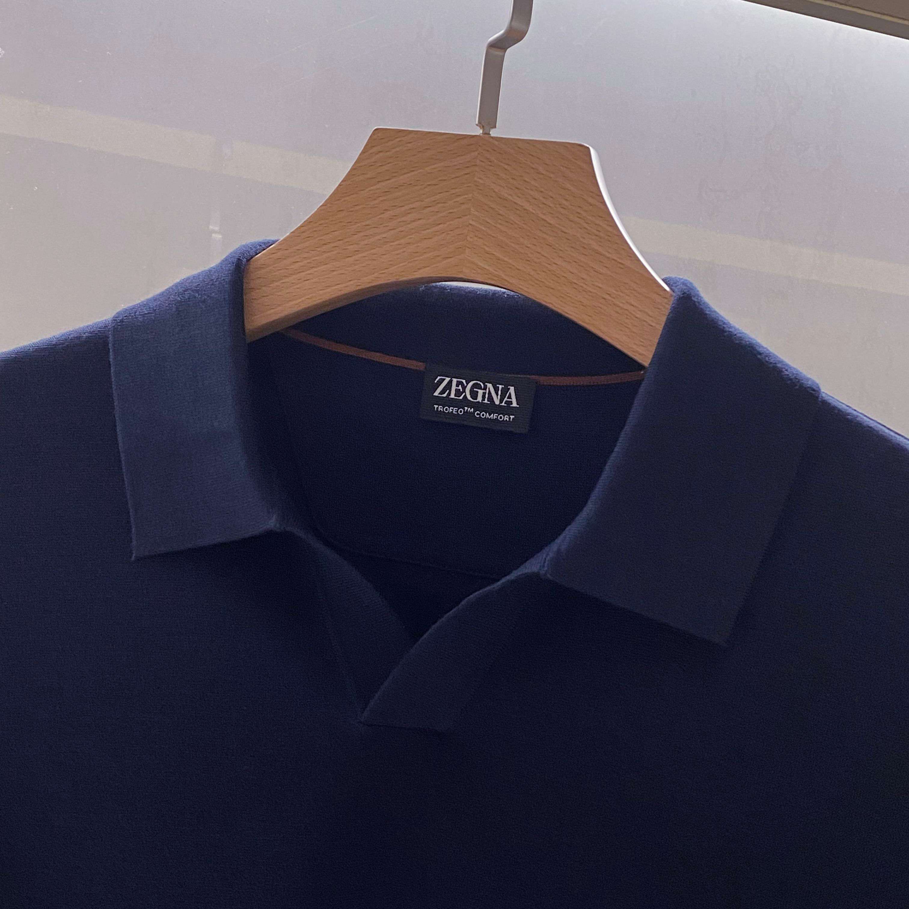 【EZ家最新POLO领羊毛衫 | 意式优雅的织理宣言】当托斯卡纳的阳光融入纱线，便织就了这款Polo领羊