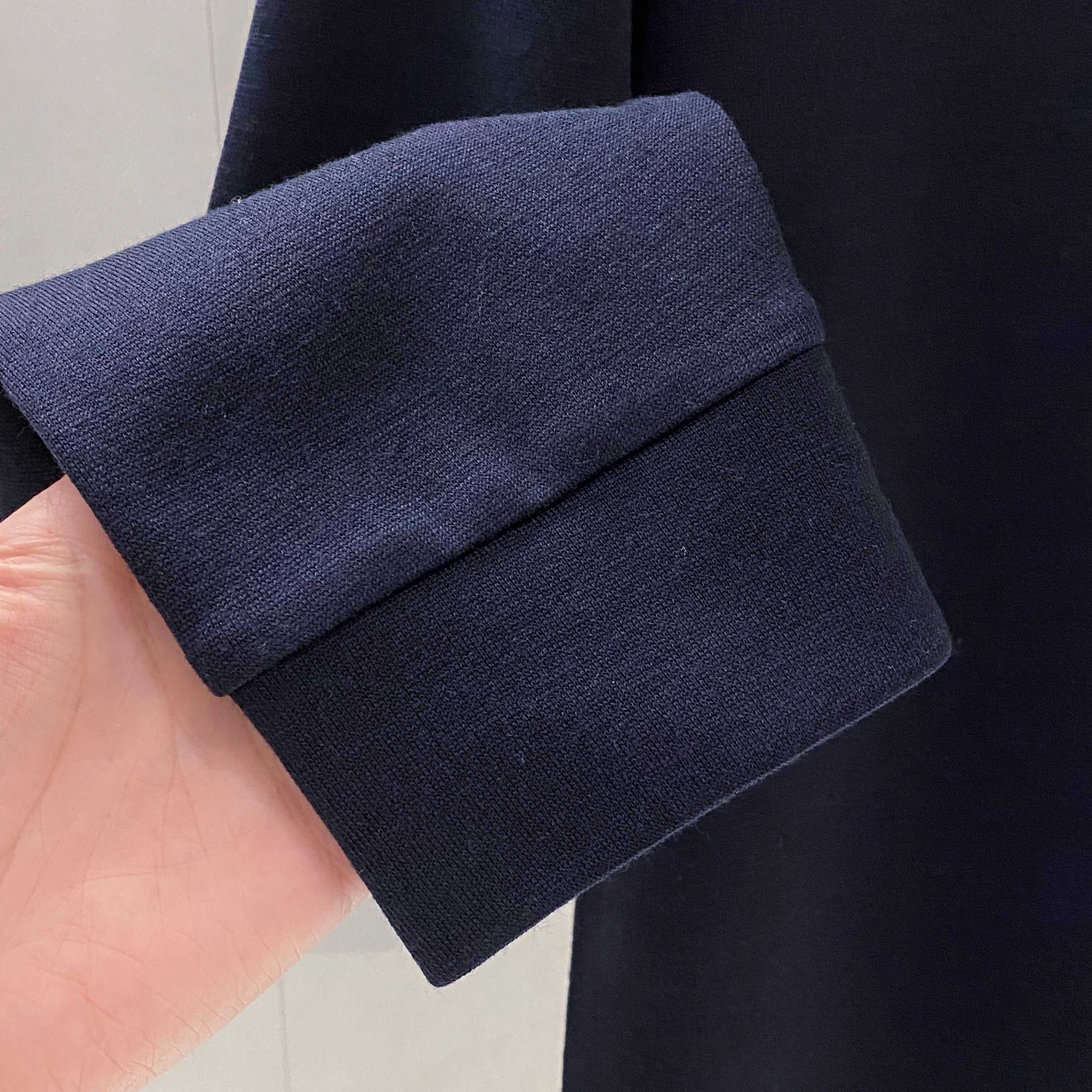 【EZ家最新POLO领羊毛衫 | 意式优雅的织理宣言】当托斯卡纳的阳光融入纱线，便织就了这款Polo领羊