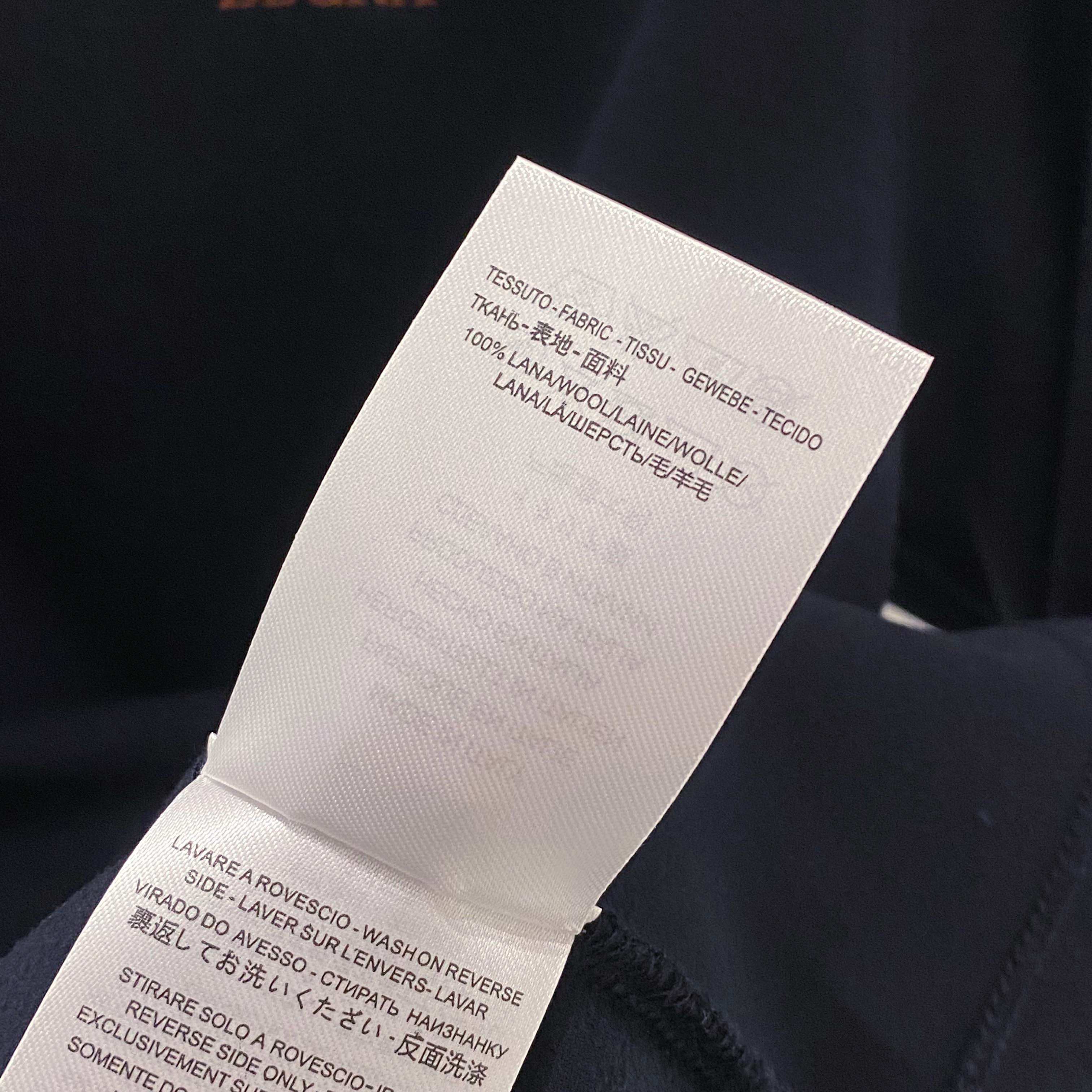 —— 这不仅是一件羊毛衫，更是可穿着的意式生活美学。让每一针每一线都诉说着百年工艺的传承，在日常穿着中体