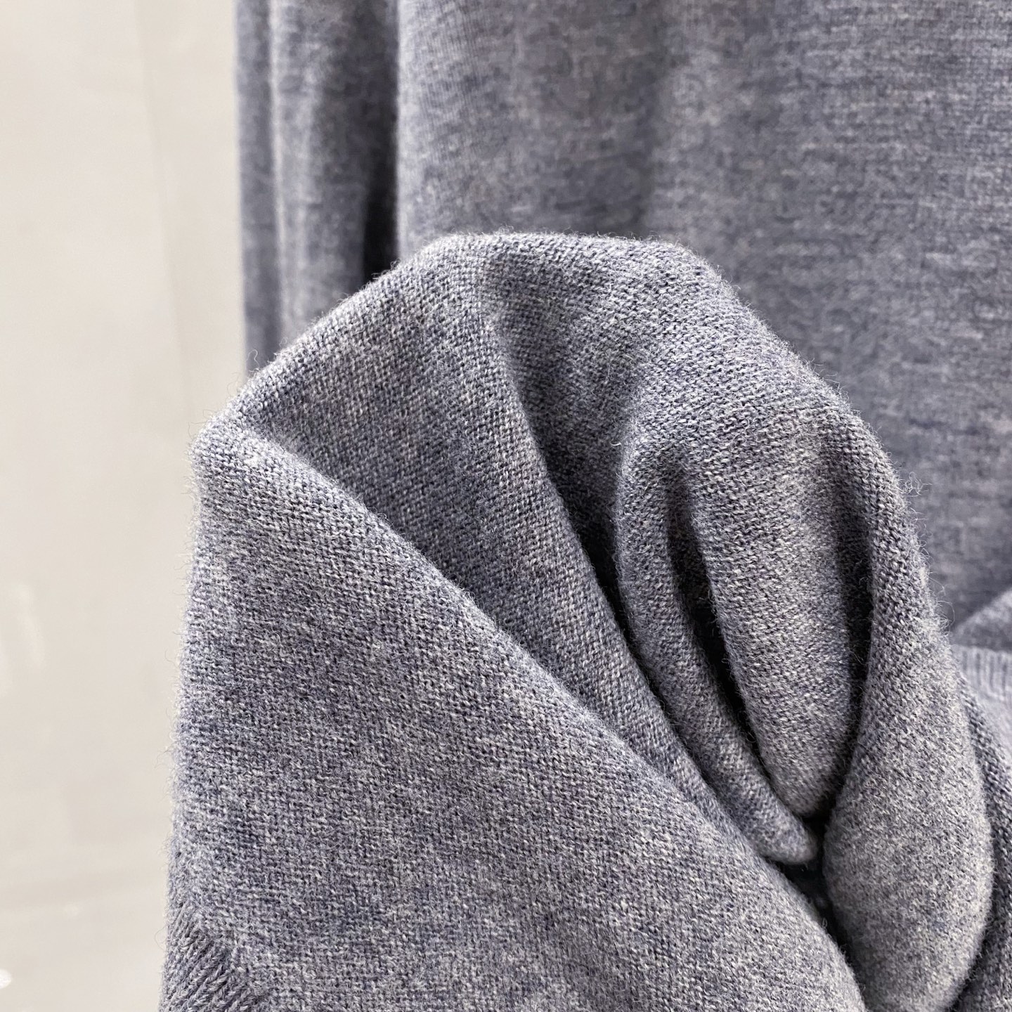 【都市精英衣橱新章｜G家高领针织衫从容登场】演绎意式简约，重塑商务型格。在商务与休闲的界限愈发模糊的当下