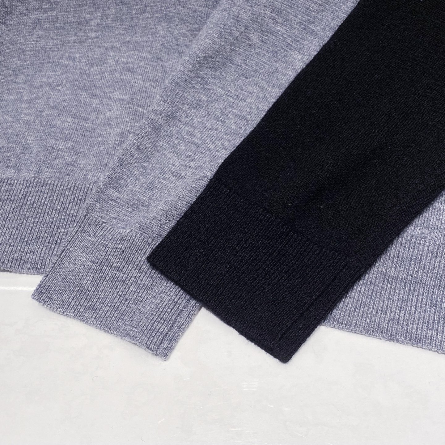 【都市精英衣橱新章｜G家高领针织衫从容登场】演绎意式简约，重塑商务型格。在商务与休闲的界限愈发模糊的当下