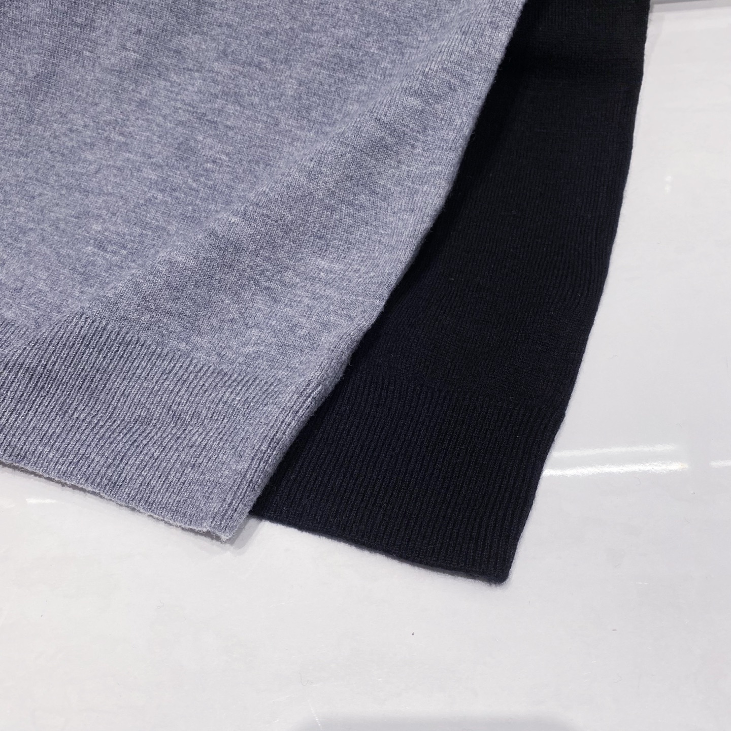 【都市精英衣橱新章｜G家高领针织衫从容登场】演绎意式简约，重塑商务型格。在商务与休闲的界限愈发模糊的当下