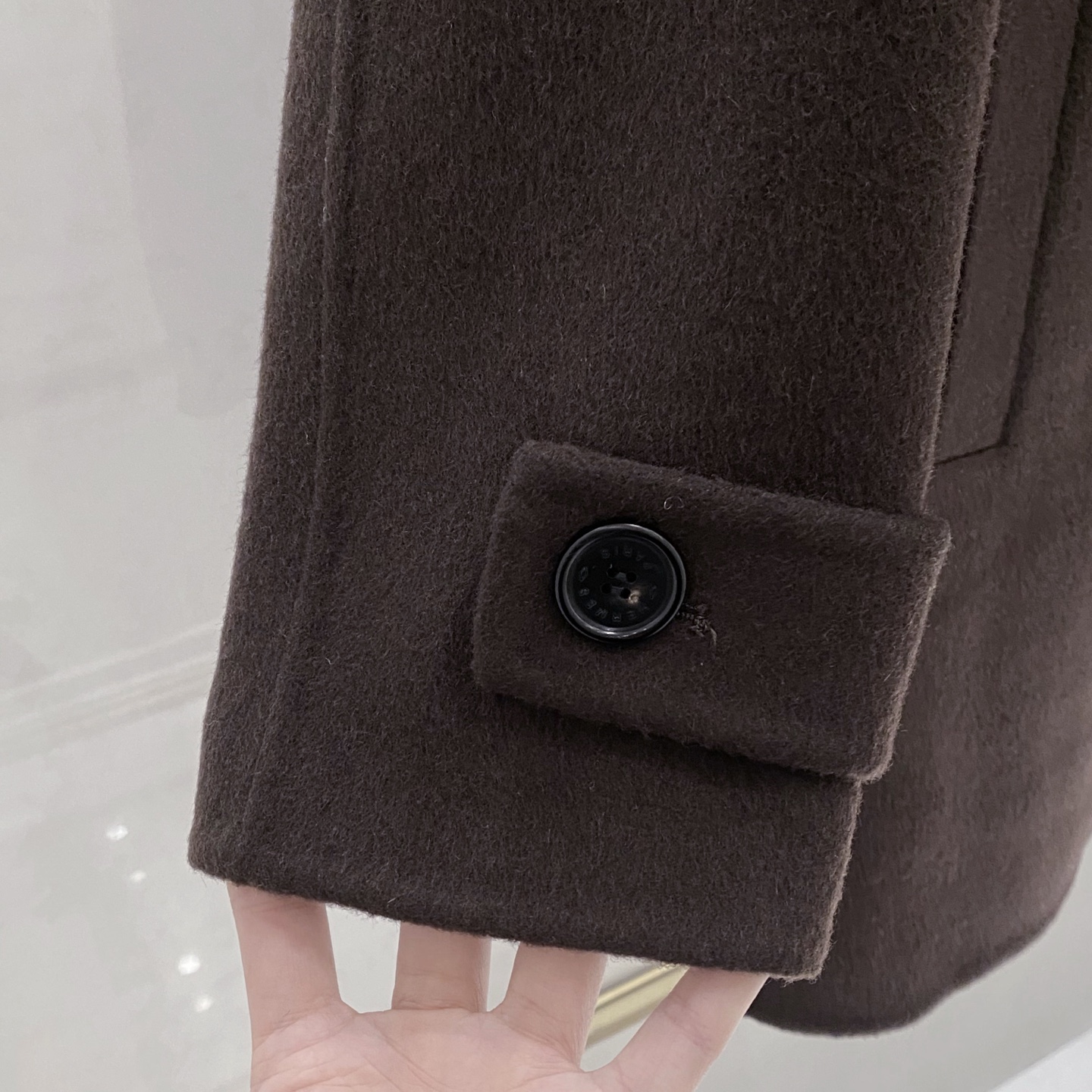 【典藏臻品】H家族男士25年秋冬最新羊绒羊毛混纺大衣臻品问世，时光与匠心的永恒对话！承袭百年工坊的皮革缝