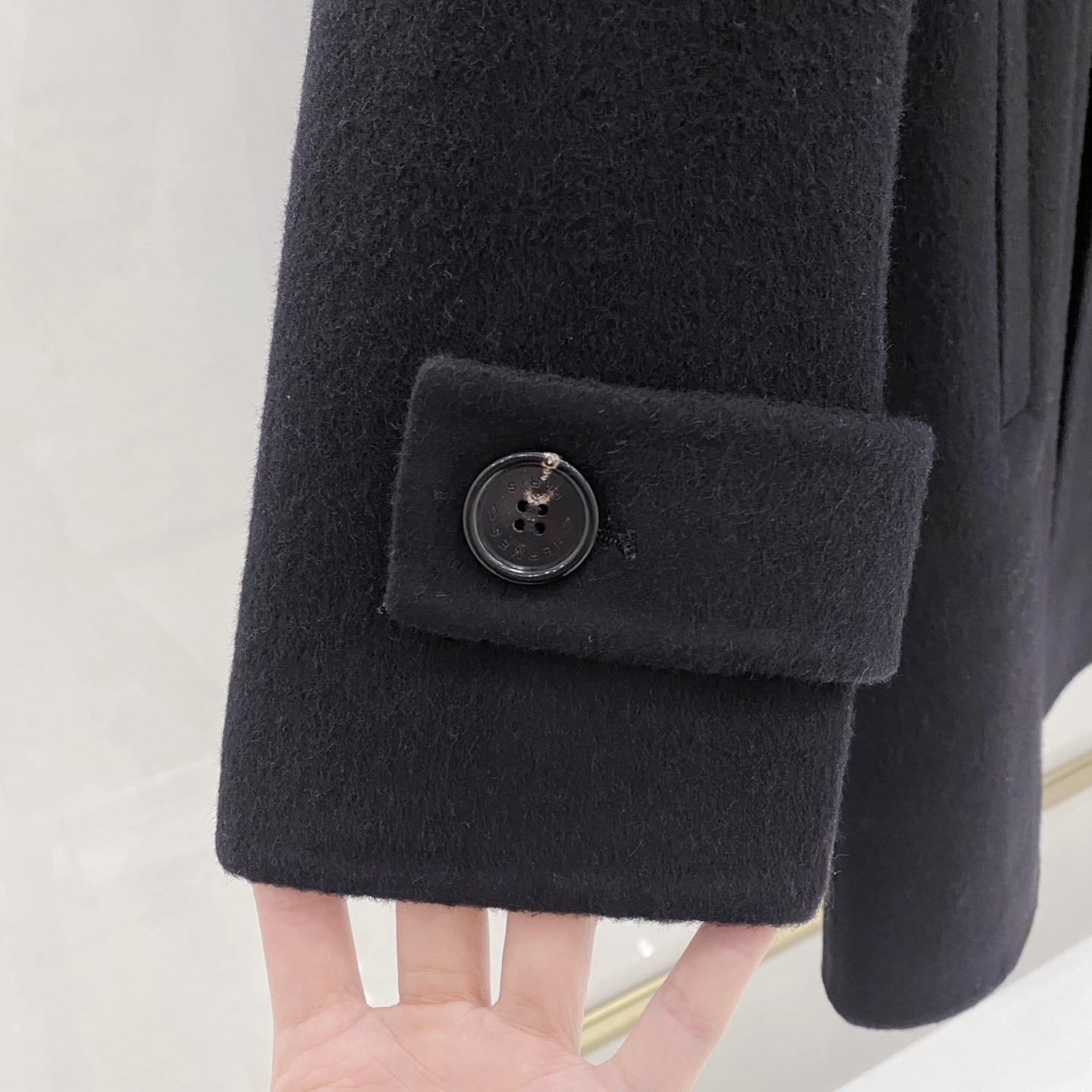 【典藏臻品】H家族男士25年秋冬最新羊绒羊毛混纺大衣臻品问世，时光与匠心的永恒对话！承袭百年工坊的皮革缝