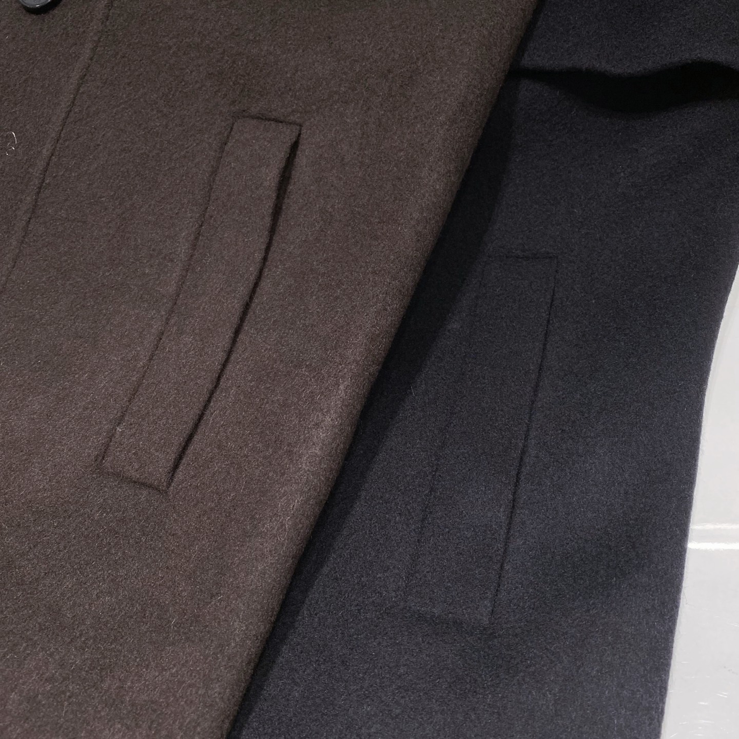 【典藏臻品】H家族男士25年秋冬最新羊绒羊毛混纺大衣臻品问世，时光与匠心的永恒对话！承袭百年工坊的皮革缝