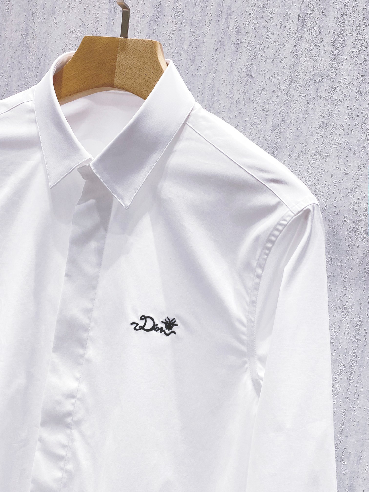 【典藏臻品】D家最新极简主义衬衫，以纯粹净白定义全新篇章，26年春夏新款，官方专柜主推展示，香港洋行渠道