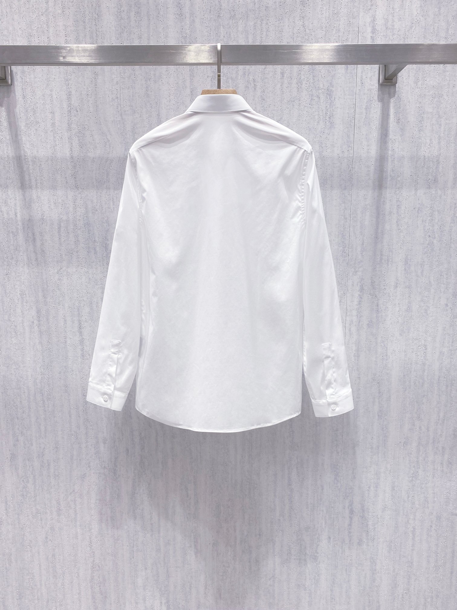 【典藏臻品】D家最新极简主义衬衫，以纯粹净白定义全新篇章，26年春夏新款，官方专柜主推展示，香港洋行渠道