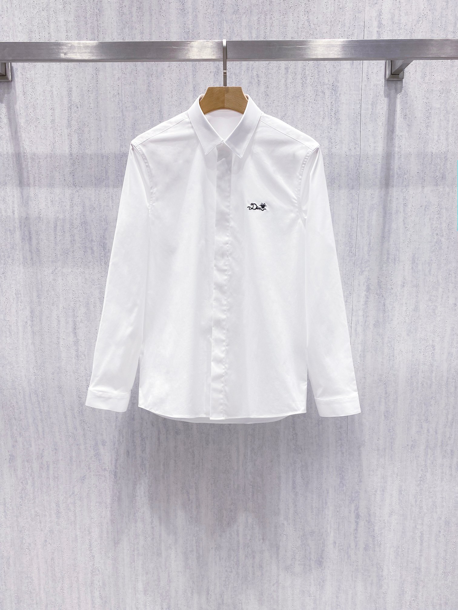 【典藏臻品】D家最新极简主义衬衫，以纯粹净白定义全新篇章，26年春夏新款，官方专柜主推展示，香港洋行渠道