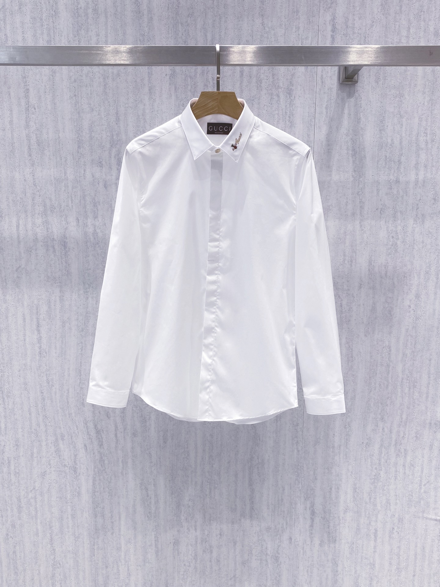 【典藏臻品】G家26年春夏最新男士暗扣精纺棉质长袖衬衫，纯白本色首发！标志细节，摩登新章！ G家，自19