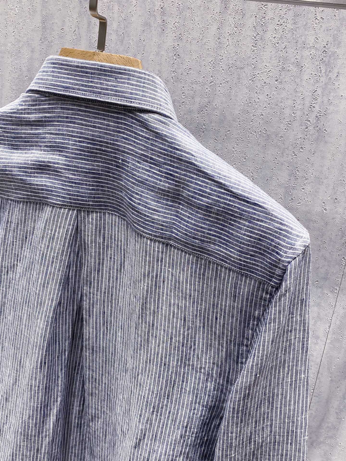 Alternative view of Shirt 09852