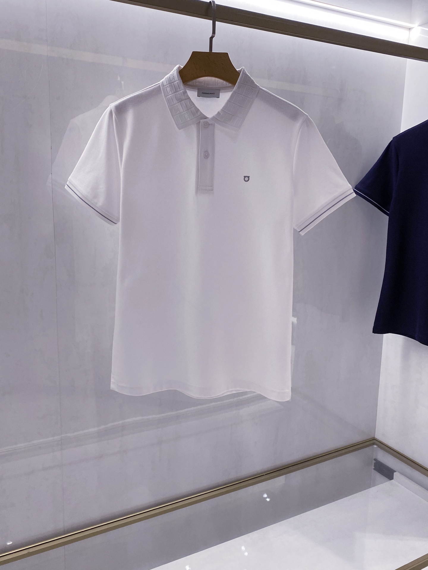 【典藏臻品】菲拉*慕家族男士经典商务休闲短袖POLO，26年夏季重磅新势力单品，雅致白、静谧蓝两色臻选，