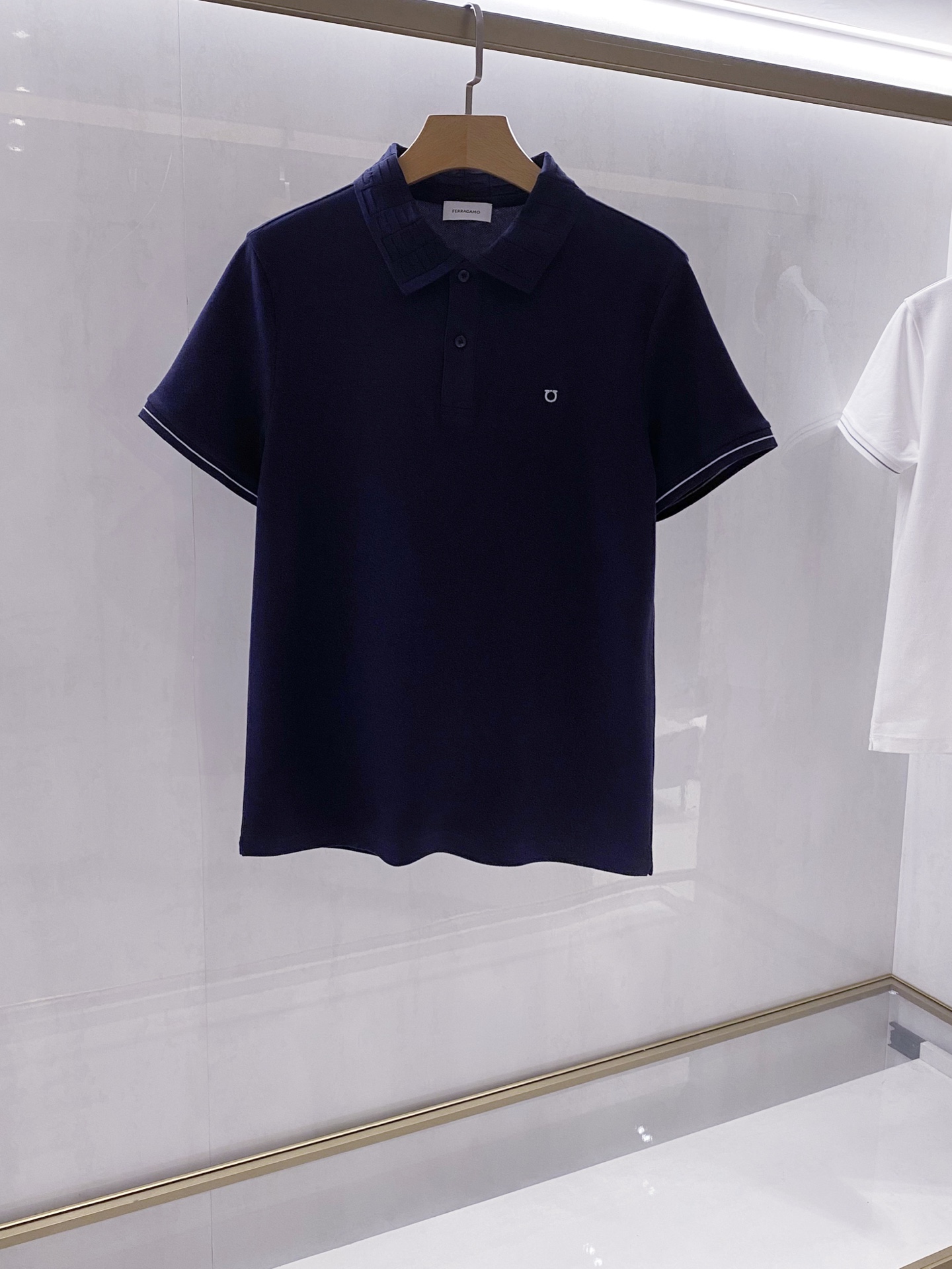 【典藏臻品】菲拉*慕家族男士经典商务休闲短袖POLO，26年夏季重磅新势力单品，雅致白、静谧蓝两色臻选，