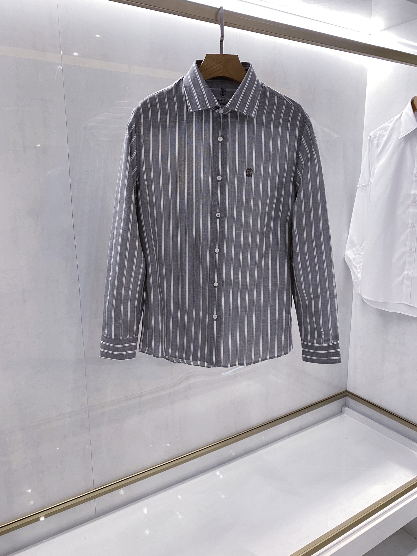 【新品】 BC家新品条纹天丝亚麻长袖衬衫，依靠顶级天然面料与考究剪裁定义高端穿搭，是追求内敛格调的成熟男士专属刚需单品。