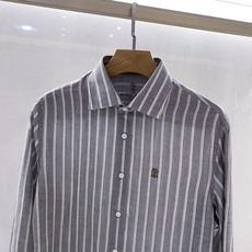 【新品】 BC家新品条纹天丝亚麻长袖衬衫,依靠顶级天然面料与考究剪裁定义高端穿搭,是追求内敛格调的成熟男士专属刚需单品。 【新品】 BC家新品条纹天丝亚麻长袖衬衫,依靠顶级天然面料与考究剪裁定义高端穿搭,是追求内敛格调的成熟男士专属刚需单品。