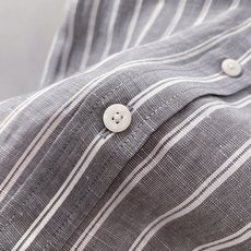 【新品】 BC家新品条纹天丝亚麻长袖衬衫,依靠顶级天然面料与考究剪裁定义高端穿搭,是追求内敛格调的成熟男士专属刚需单品。 【新品】 BC家新品条纹天丝亚麻长袖衬衫,依靠顶级天然面料与考究剪裁定义高端穿搭,是追求内敛格调的成熟男士专属刚需单品。