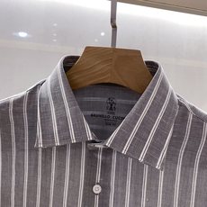 【新品】 BC家新品条纹天丝亚麻长袖衬衫,依靠顶级天然面料与考究剪裁定义高端穿搭,是追求内敛格调的成熟男士专属刚需单品。 【新品】 BC家新品条纹天丝亚麻长袖衬衫,依靠顶级天然面料与考究剪裁定义高端穿搭,是追求内敛格调的成熟男士专属刚需单品。