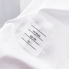【典藏新品】TB家精美刺绣长袖白衬衫,独树一帜的美式学院贵族美学,这件衬衫更是品牌标志性王牌单品,上身瞬间解锁名校贵公子 【典藏新品】TB家精美刺绣长袖白衬衫,独树一帜的美式学院贵族美学,这件衬衫更是品牌标志性王牌单品,上身瞬间解锁名校贵公子