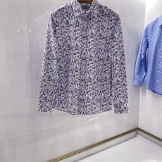 【新品】H家最新几何数码印花长袖衬衫系列,业内最专业奢侈品渠道进口,在视觉方面相当出众,颜值和版型简直无可挑剔,今独家放 【新品】H家最新几何数码印花长袖衬衫系列,业内最专业奢侈品渠道进口,在视觉方面相当出众,颜值和版型简直无可挑剔,今独家放