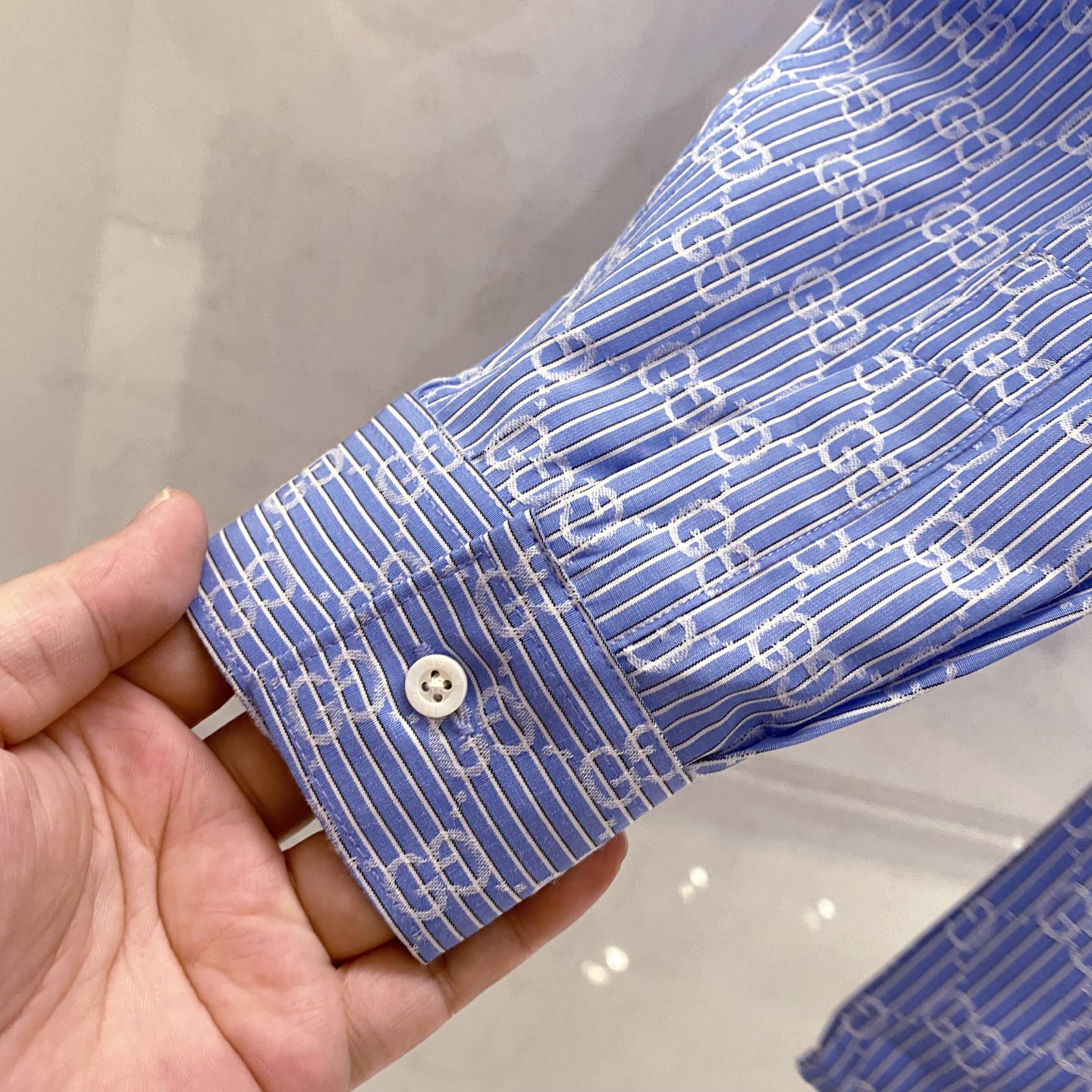【新品】G家族经典提花双G长袖衬衫，香港贸易公司渠道，26秋冬季最火爆单品之一，各大网红博主新宠。   源自意大利佛罗伦
