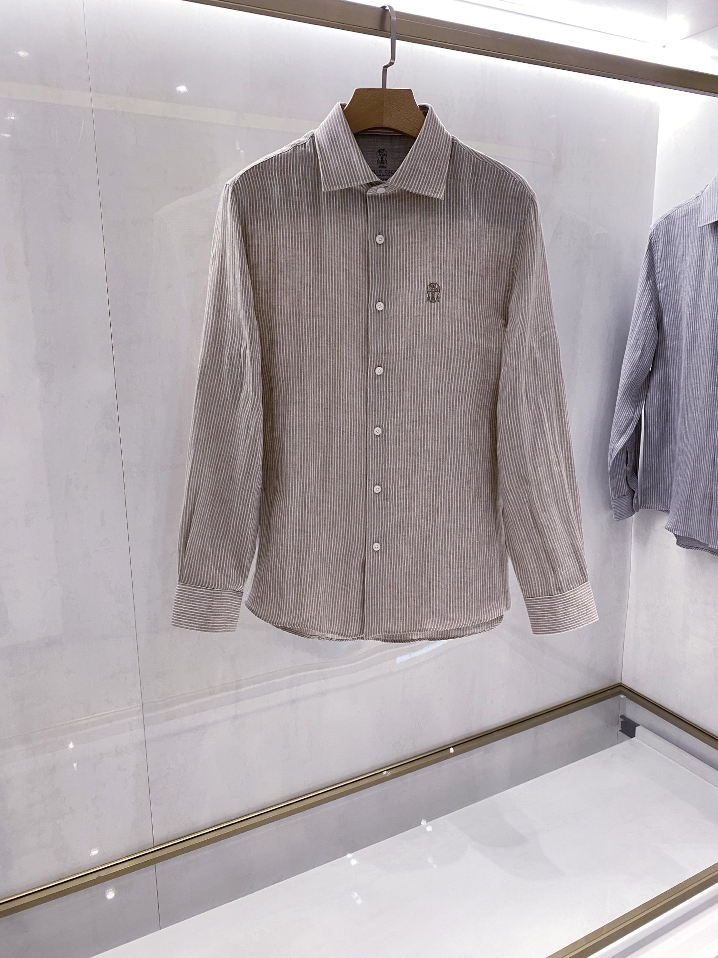 【典藏新品】BC家纯亚麻竖条纹衬衫，源自意大利殿堂级奢牌BC，主打人文轻奢意式格调，秉持匠心人本制衣理念，把意大利优雅休