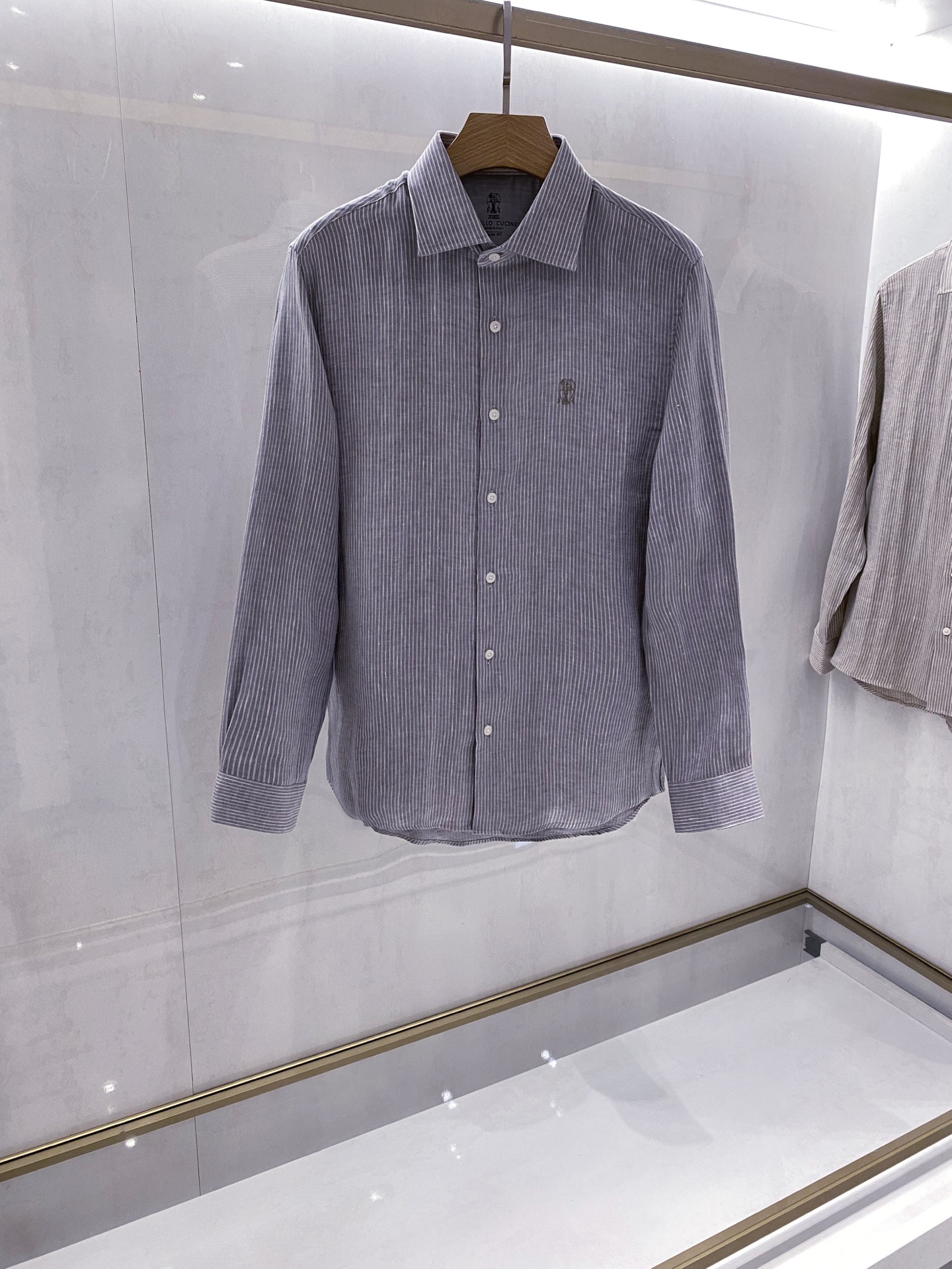 【典藏新品】BC家纯亚麻竖条纹衬衫，源自意大利殿堂级奢牌BC，主打人文轻奢意式格调，秉持匠心人本制衣理念，把意大利优雅休
