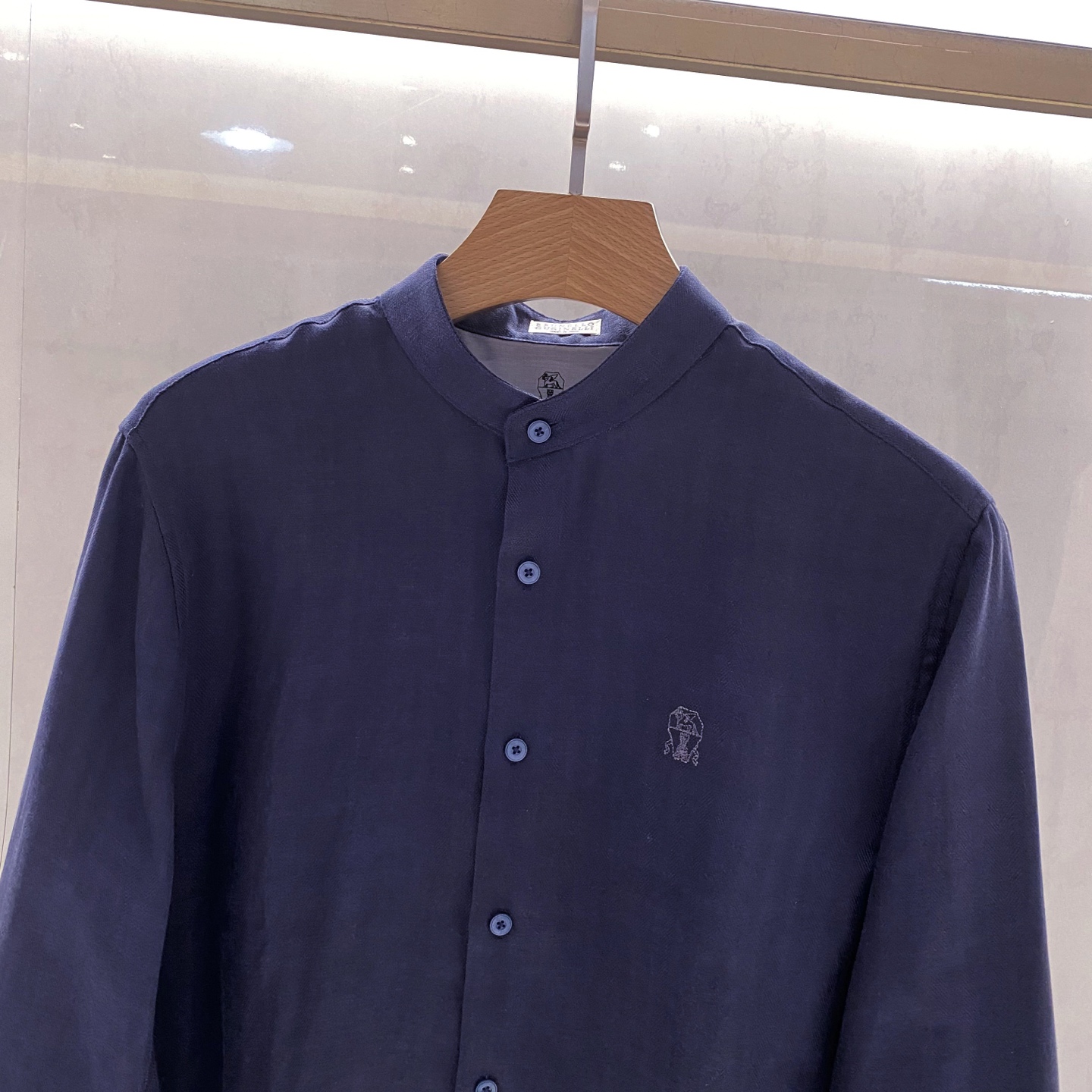 【典藏臻品】BC家天丝麻立领长袖男士衬衫，26秋冬季新款衬衫，把意式松弛绅士格调，融入这件立领衬衫。摒弃传统翻领的拘束感