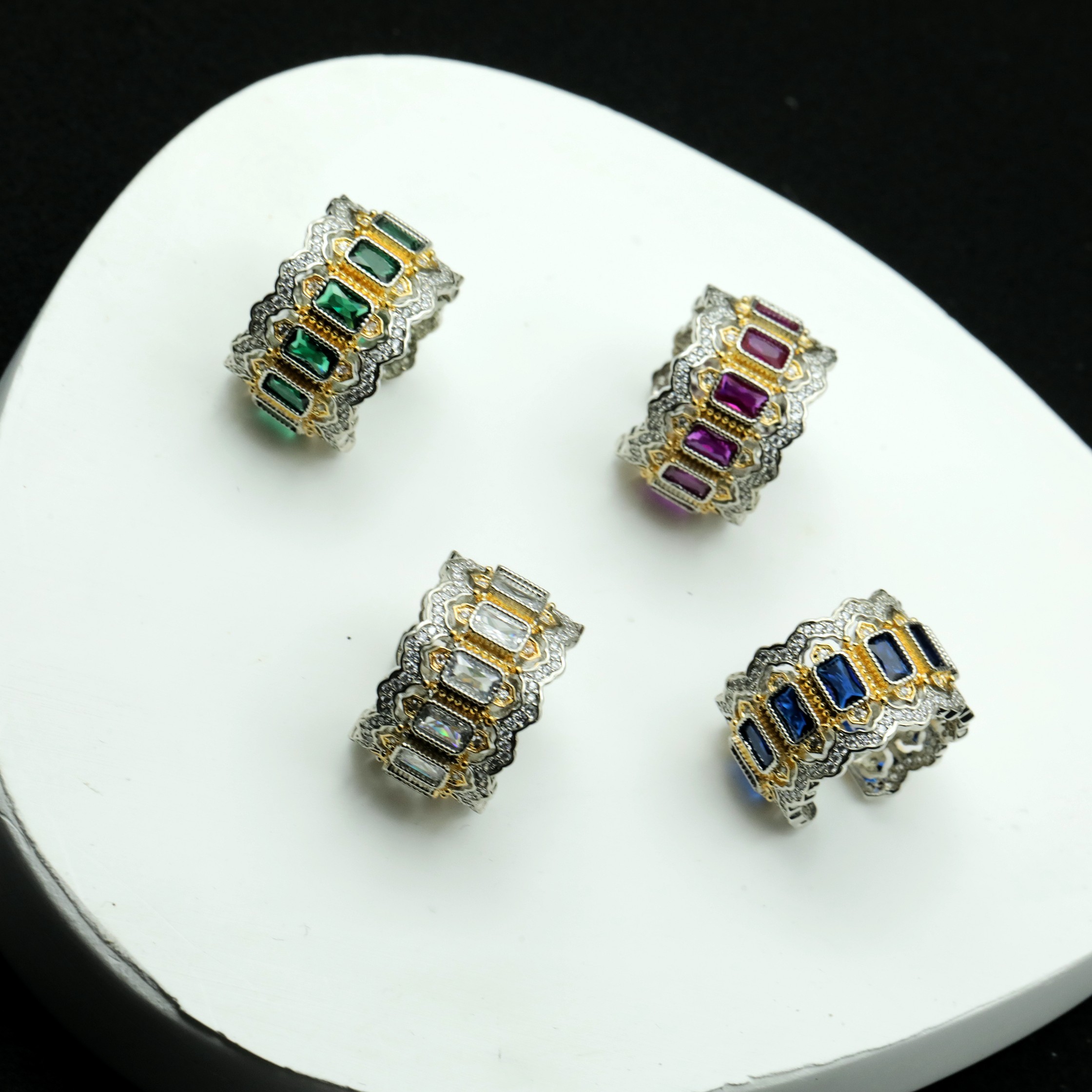 Butchlati ring, from the Italian Palace of Tynthetics, the diamond ring, the beautiful hand, the air