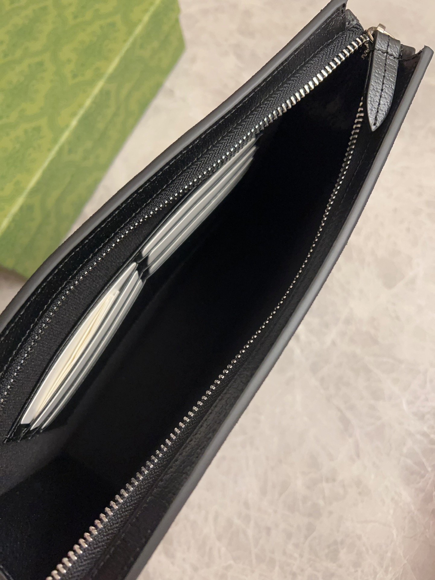 专柜品质顶级原单货系列手拿包可拆卸腕带黑PVC啡红啡黄啡绿啡蓝5个颜色出货款号768255尺寸18X26