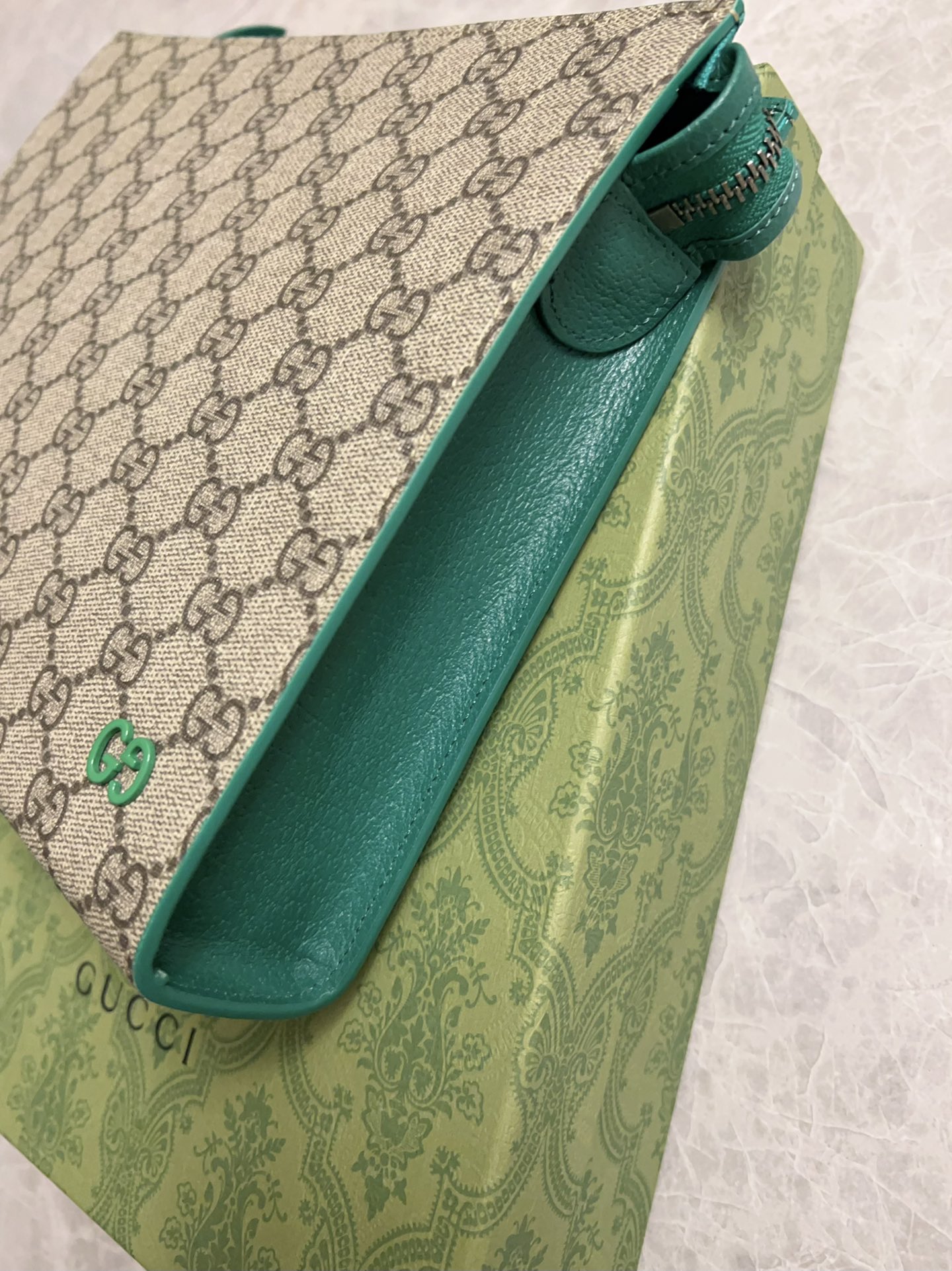 专柜品质顶级原单货系列手拿包可拆卸腕带黑PVC啡红啡黄啡绿啡蓝5个颜色出货款号768255尺寸18X26