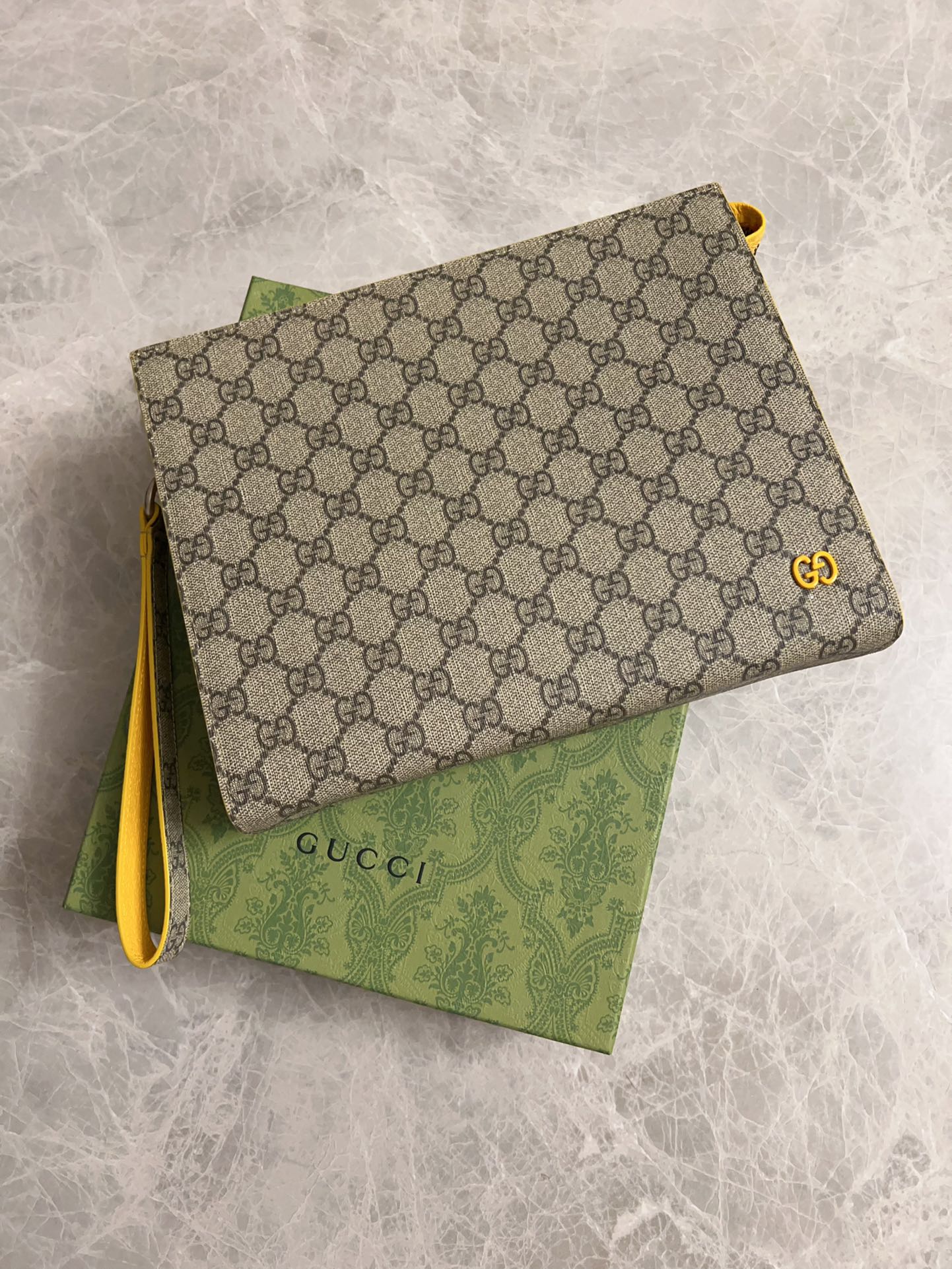 专柜品质顶级原单货系列手拿包可拆卸腕带黑PVC啡红啡黄啡绿啡蓝5个颜色出货款号768255尺寸18X26
