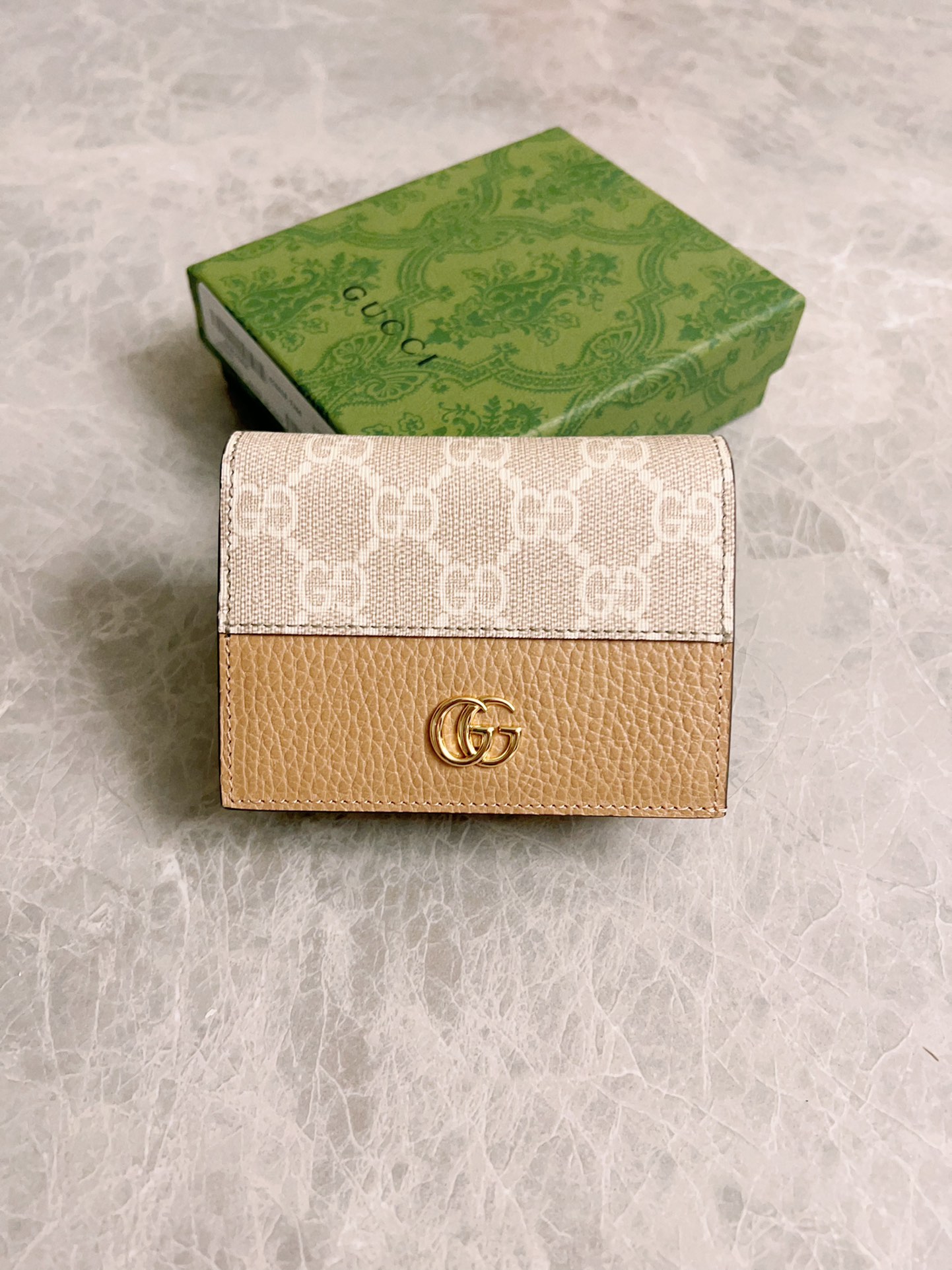 NO:671196,Gucci new product!  Using imported original leather, imported thread, the new Ophidia series uses Italian imported calfskin, equipped with classic double G hardware, a new style and contour support. The structural shape, the inner side is divided into intervals. Refined with overseas top hardware, model: 658610, color khaki PVC size: 11x9x3cm, Gucci wallet, gucci, wallets, cowhide19860909gucci新品！采用进口原厂皮,进口线,新款Ophidia系列 采用意大利进口小牛皮,配以经典双G五金,新的式样和轮廓托的新作登场了.结构形状,其中内侧被划分为间隔.海外顶级五金精制而成,型号: 658610,颜色卡其PVC尺寸: 11x9x3cm,Gucci钱包,gucci,wallets,cowhide,欧美剧